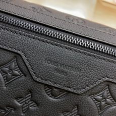 【顶级原单】款号:M28781 带163芯片 Courrier 邮差包脱胎于经典邮政用具,以 Monogram Sh 【顶级原单】款号:M28781 带163芯片 Courrier 邮差包脱胎于经典邮政用具,以 Monogram Sh