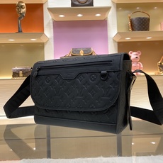 【顶级原单】款号:M28781 带163芯片 Courrier 邮差包脱胎于经典邮政用具,以 Monogram Sh 【顶级原单】款号:M28781 带163芯片 Courrier 邮差包脱胎于经典邮政用具,以 Monogram Sh