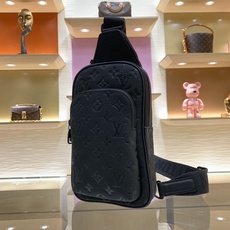 【顶级原单】款号:M2A354 带153芯片 Avenue Sling Bag PM 是用全粒牛皮皮革上采用压花加 【顶级原单】款号:M2A354 带153芯片 Avenue Sling Bag PM 是用全粒牛皮皮革上采用压花加