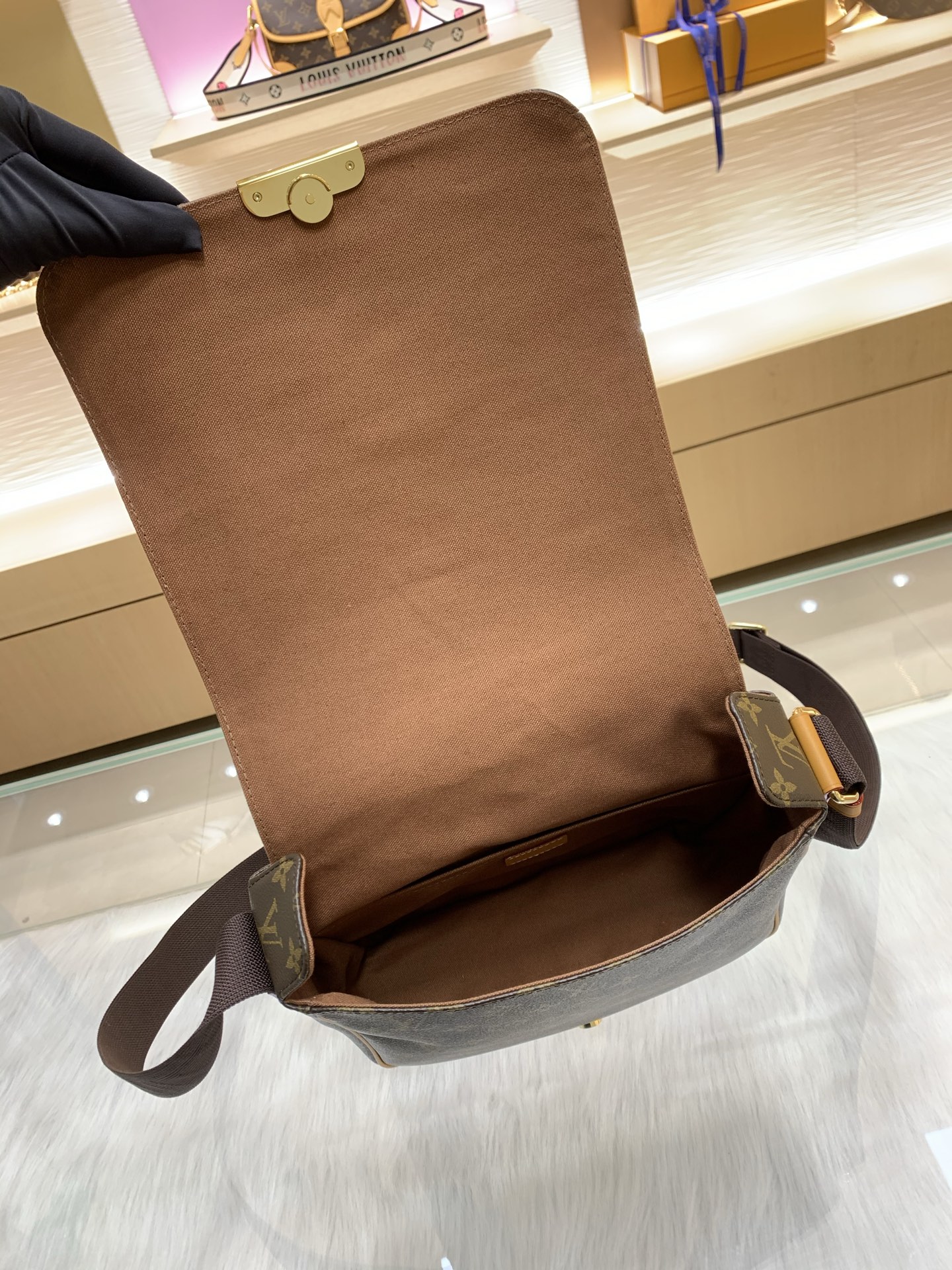 【顶级原单】款号:M2A191G全钢五金 带163芯片 本款 Bastille 小号邮差包以 Monogram M 【顶级原单】款号:M2A191G全钢五金 带163芯片 本款 Bastille 小号邮差包以 Monogram M