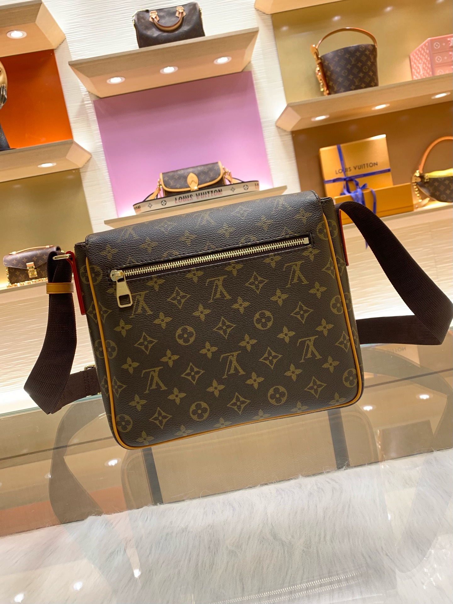 【顶级原单】款号:M2A191G全钢五金 带163芯片 本款 Bastille 小号邮差包以 Monogram M 【顶级原单】款号:M2A191G全钢五金 带163芯片 本款 Bastille 小号邮差包以 Monogram M