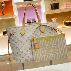 【顶级原单】款号:M2A095 带163芯片 LV Crafty 系列焕新演绎 House 品牌的 Monogr 【顶级原单】款号:M2A095 带163芯片 LV Crafty 系列焕新演绎 House 品牌的 Monogr