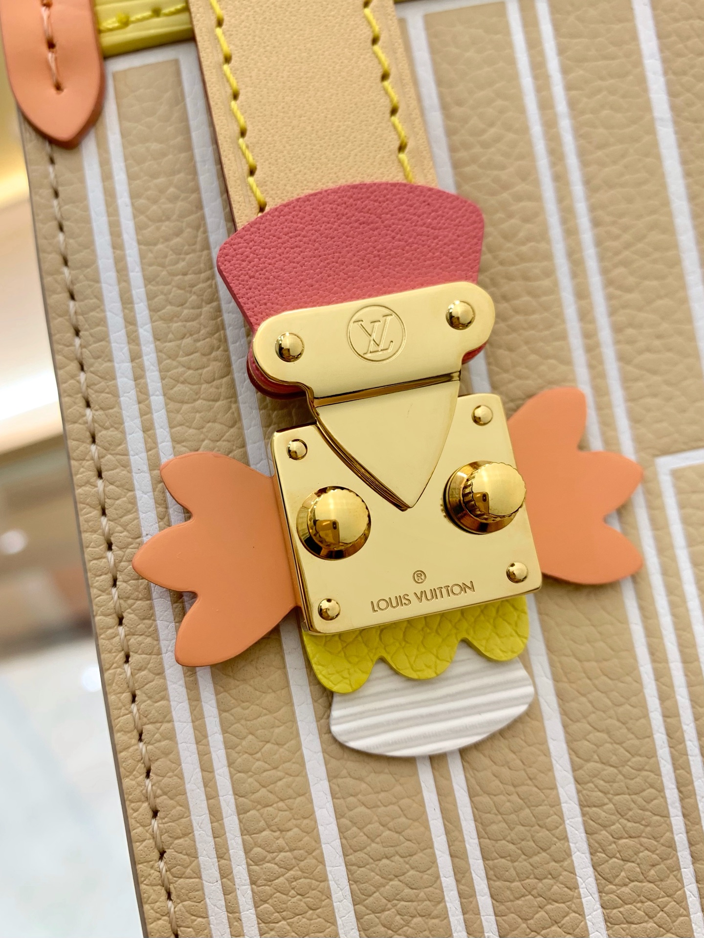 【顶级原单】款号：M2A095  带163芯片    LV Crafty 系列焕新演绎 House 品牌的 Monogr