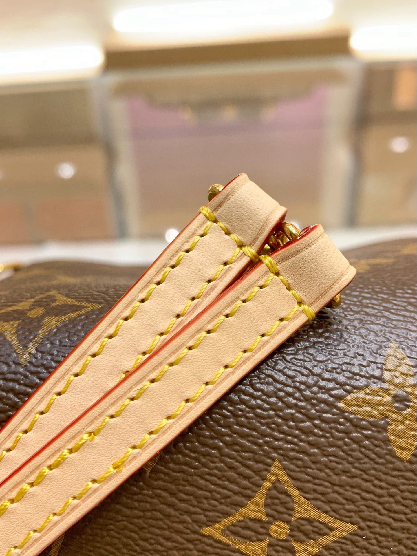 【顶级原单】款号：M29099G全钢五金 带163芯片    本款 Multipass Mini 手袋以经典 Monog