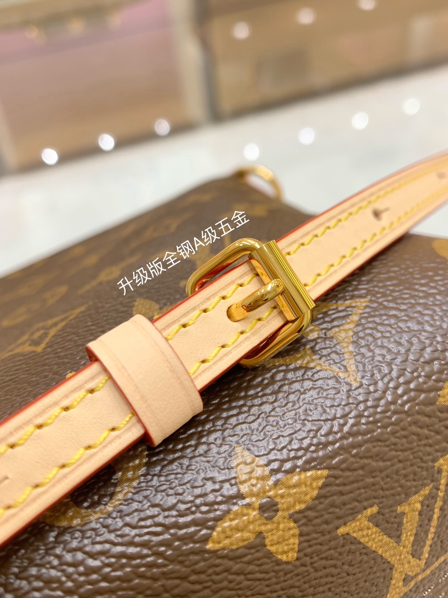 【顶级原单】款号：M29099G全钢五金 带163芯片    本款 Multipass Mini 手袋以经典 Monog