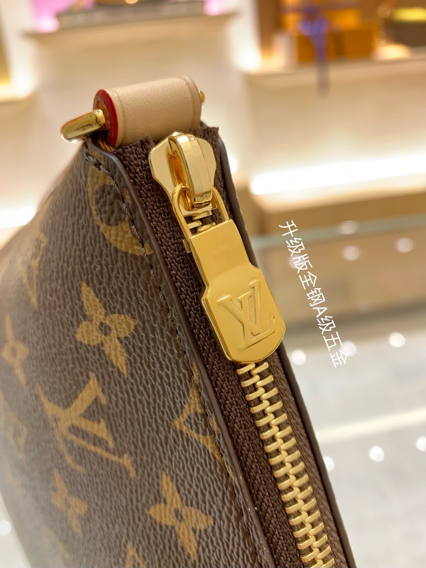 【顶级原单】款号：M29099G全钢五金 带163芯片    本款 Multipass Mini 手袋以经典 Monog