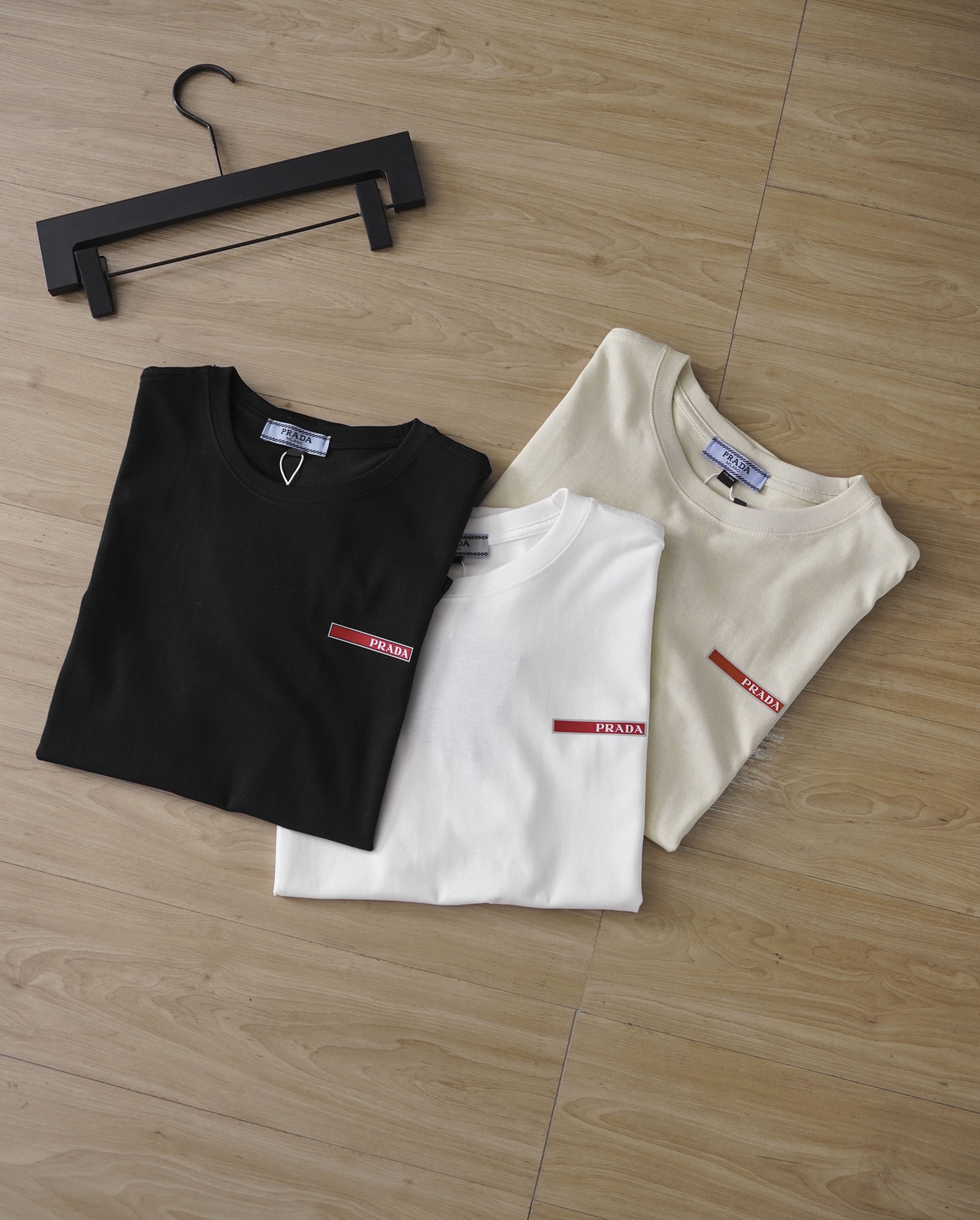 Prada Vêtements T-Shirt Noir Couleur kaki Blanc Unisexe Coton Série d’été Manches courtes