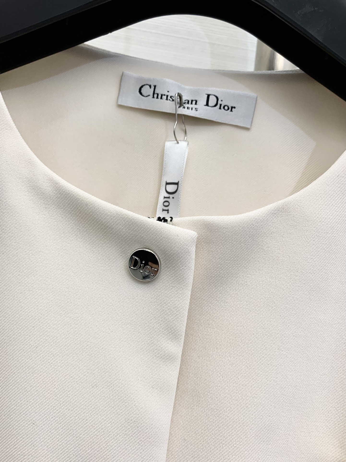 DIOR2024夏季新款单排扣廓形马甲外套门襟花边装饰叠穿好帮手搭配各种T恤或者衬衫绝绝子时髦感在线自带