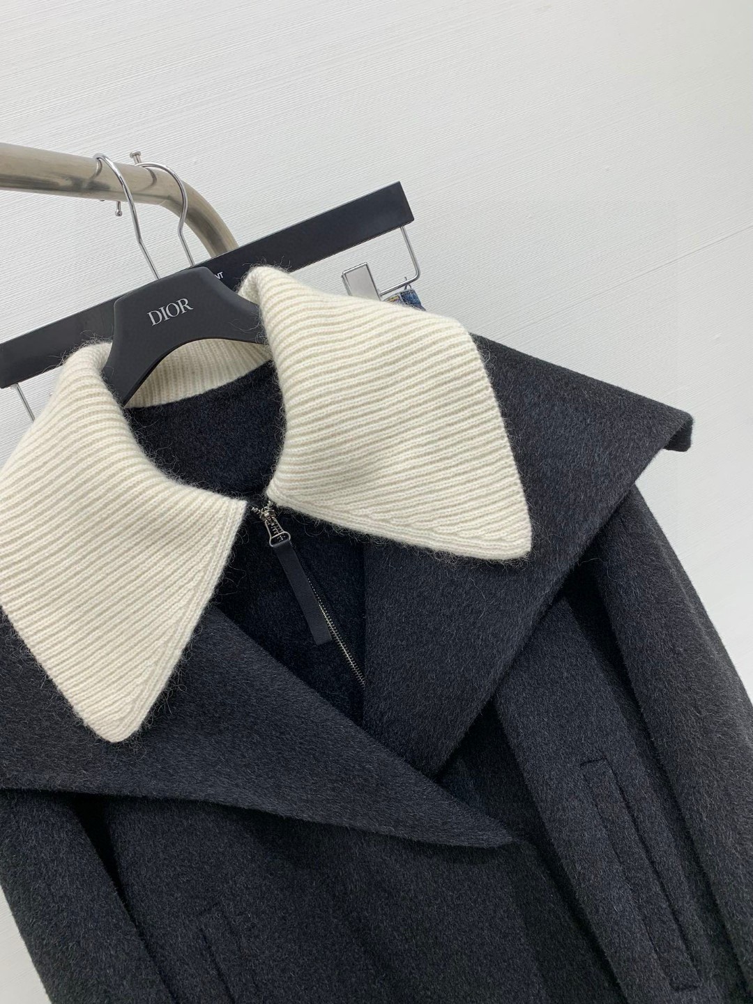 JILSANDER 经典秋冬爆款出货！拼接款羊毛外套，拼接针织领➕假两件设计，多种设计风格集合一身，定制