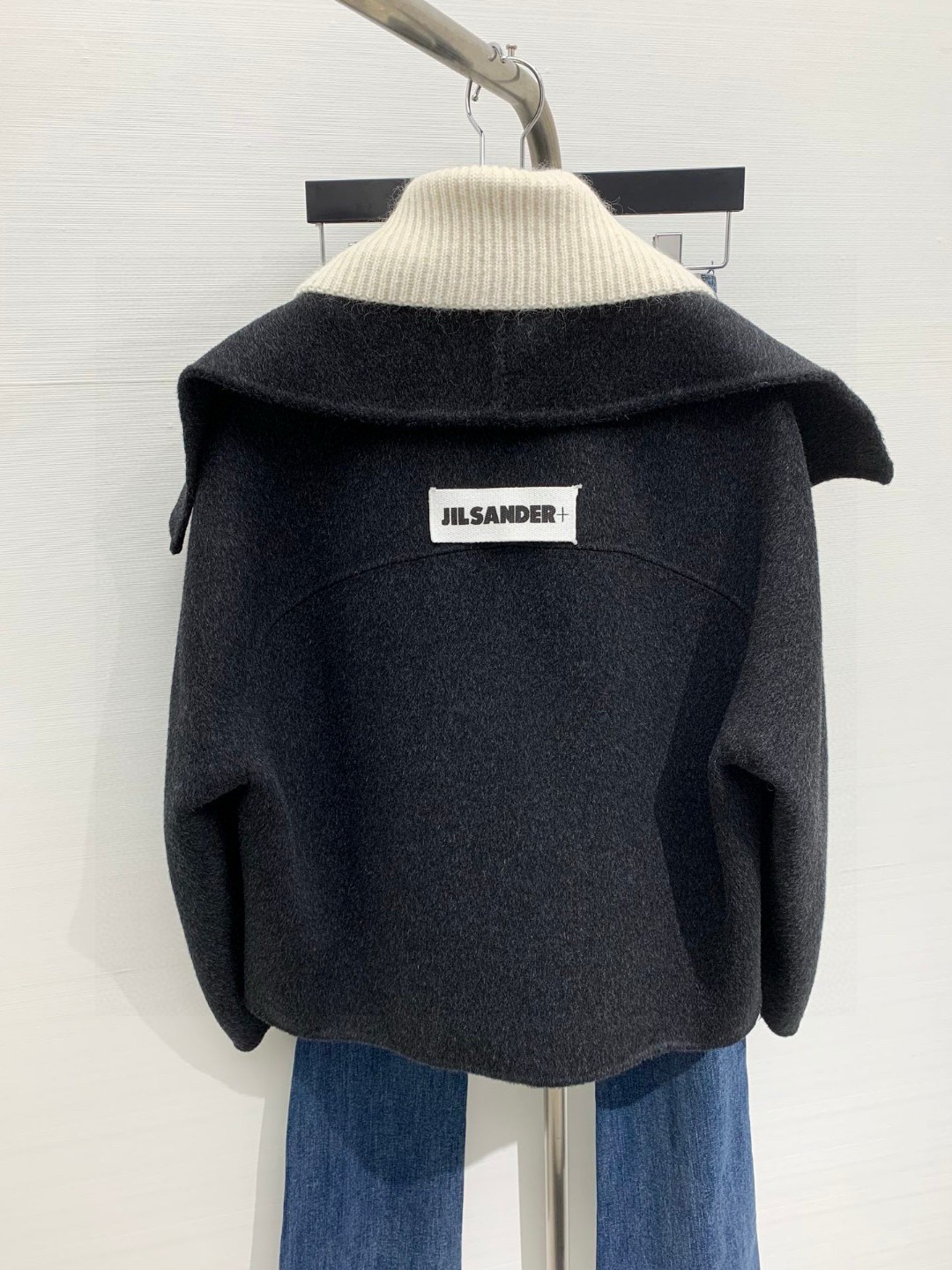 JILSANDER 经典秋冬爆款出货！拼接款羊毛外套，拼接针织领➕假两件设计，多种设计风格集合一身，定制