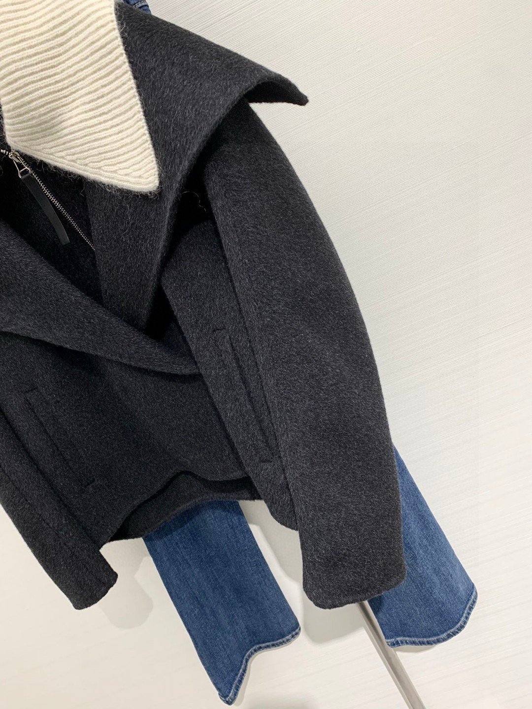 JILSANDER 经典秋冬爆款出货！拼接款羊毛外套，拼接针织领➕假两件设计，多种设计风格集合一身，定制