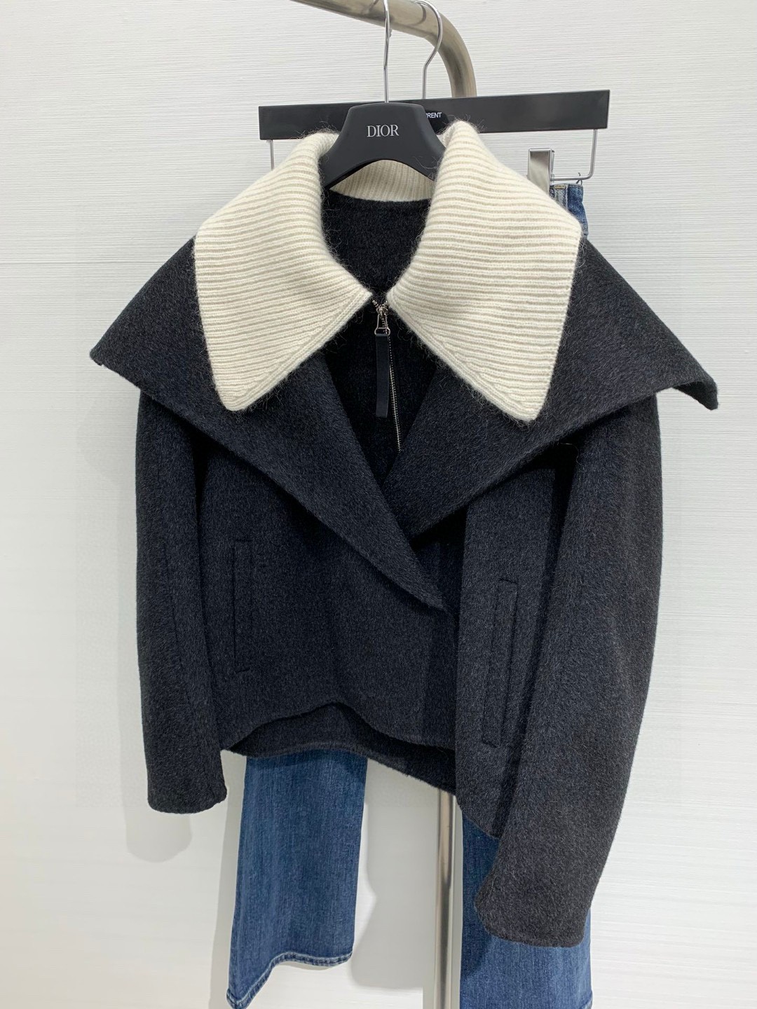 JILSANDER 经典秋冬爆款出货！拼接款羊毛外套，拼接针织领➕假两件设计，多种设计风格集合一身，定制