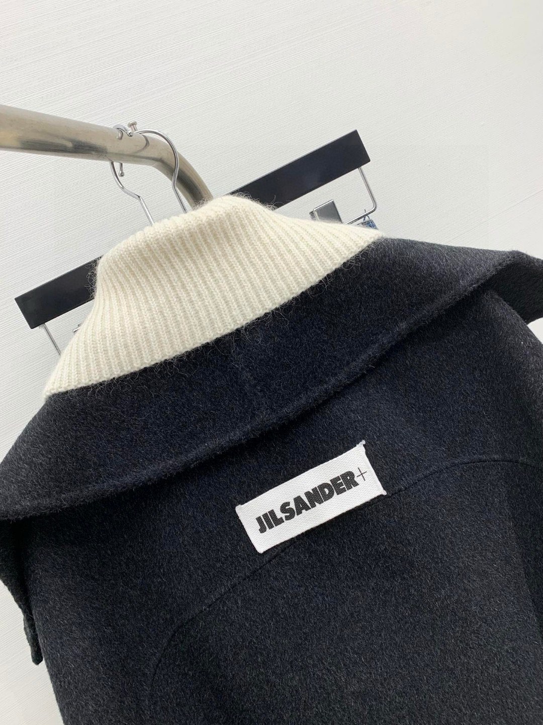 JILSANDER 经典秋冬爆款出货！拼接款羊毛外套，拼接针织领➕假两件设计，多种设计风格集合一身，定制