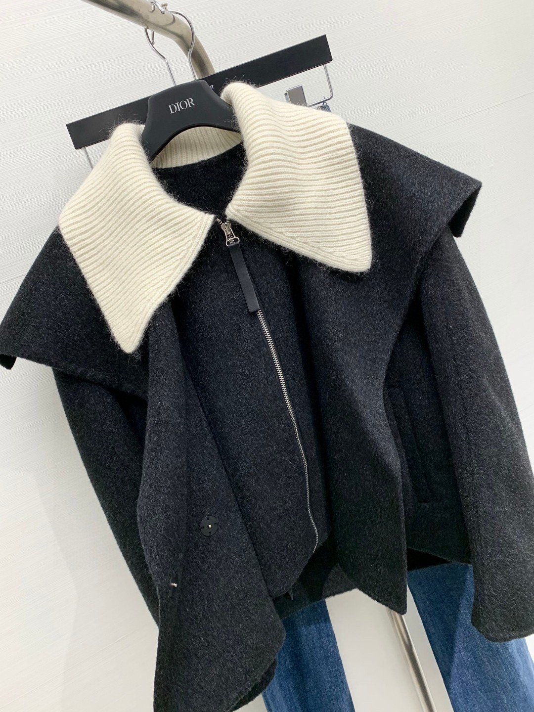 JILSANDER 经典秋冬爆款出货！拼接款羊毛外套，拼接针织领➕假两件设计，多种设计风格集合一身，定制