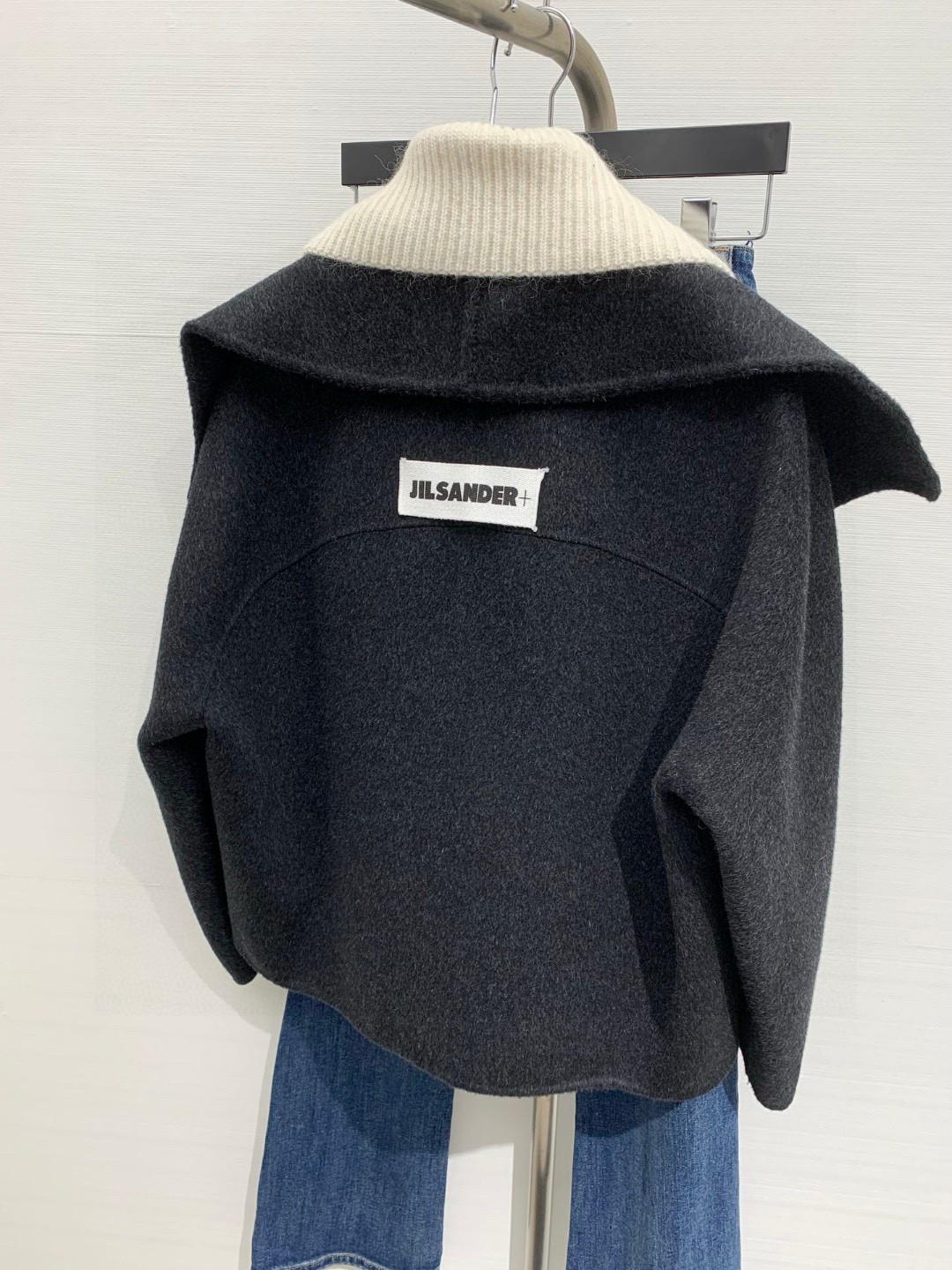 JILSANDER 经典秋冬爆款出货！拼接款羊毛外套，拼接针织领➕假两件设计，多种设计风格集合一身，定制