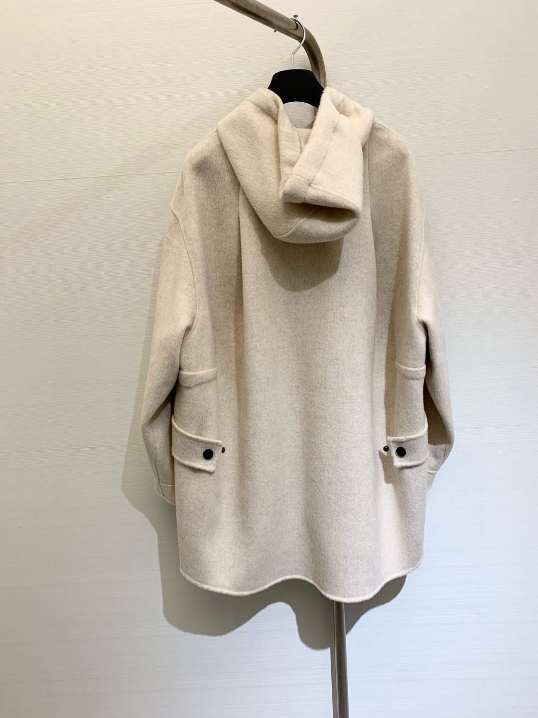 𝐂𝐨𝐮𝐫𝐫𝐞𝐠𝐞𝐬 25秋冬新款 连帽宽松羊毛大衣，降温必备！定制双面𝟏𝟎𝟎%羊毛面料，𝐎𝐒宽松版型，摩