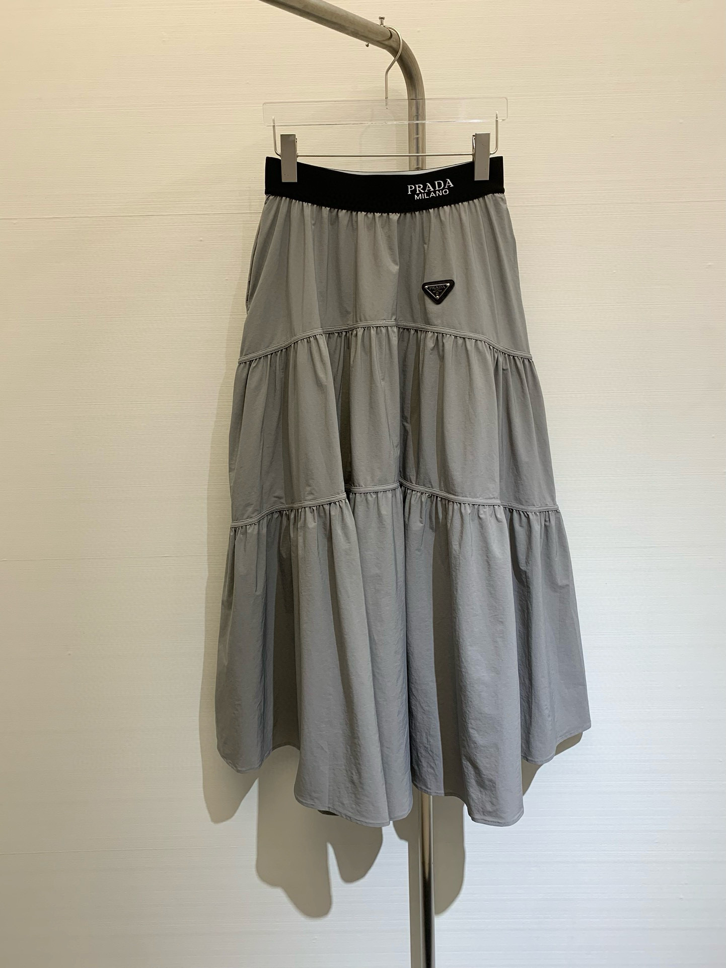 NO:297248,* 2025 summer new style webbing skirt, the upper body is full of fashionable and high-end sense and has aura, the fabric is very textured, fashionable and high-end, the color is super positive, the upper body looks white and slim, and the classic series with a cool and handsome feeling, the upper body is full of aura, the length is just right, easy to control, high quality, color gray, black, code, skirts, alexander wang19860909* 2025 夏季新款 织带半裙,上身就是满满的时髦高级感自带气场,面料质感很奈斯,时髦又高级,颜色超级正,上身显白又显瘦,自带酷帅感的经典系列,走路都带风上身气场全开,长度恰到好处 轻松驾驭,高品质 颜色灰色 黑色 码数,,skirts,alexander wang,Women's clothing