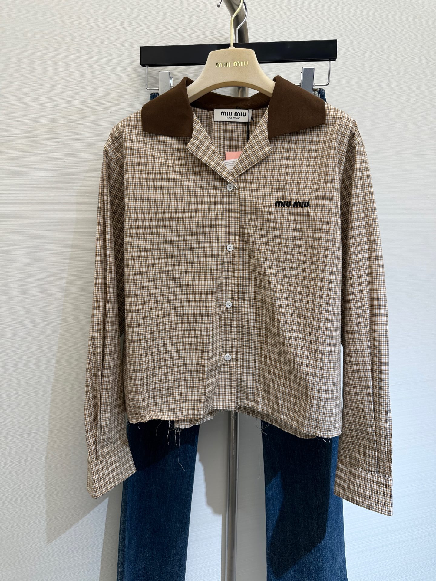 NO:313679,* New early spring style college style shirt, single series, contrasting color spliced ​​collar design, temperament goddess must enter, customized contrasting color embroidery, full of high-end feeling, classic tailoring, lengthening body proportions, strength to cover flesh and make you look slimming!  Eternal classics are absolutely not to be missed. They are fashionable in capital with any style. They are extremely practical and have a perfect score for comfort. Series models. Number of sizes, alexander wang19860909*  早春新款 学院风格子衬衣,爆单系列款,撞色拼接领子设计,气质女神必入,订制撞色刺绣,满满的高级感,经典剪裁,拉长身材比例,实力遮肉显瘦！永恒经典是绝对不可错过的,搭配任何风格都是大写的时髦 实穿度极高 舒适度满分 系列款 码数,,alexander wang,Women's clothing