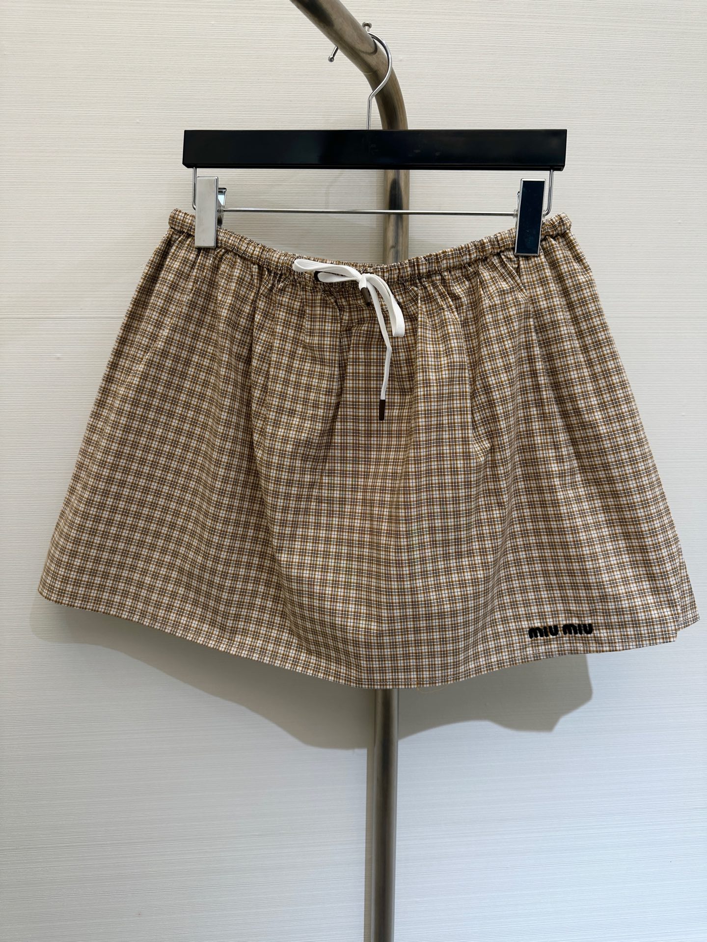 NO:313682,* New early spring style, college-style skirt, single series, temperament goddess must be included, customized contrasting embroidery, full of high-end feeling, classic tailoring, lengthening the body proportions, and strength to cover the flesh and make you look slimming!  Eternal classics are absolutely not to be missed. They are fashionable in capital with any style. They are extremely practical and have a perfect score for comfort. Series models. Size, skirts, alexander wang19860909*  早春新款 学院风格子半裙,爆单系列款,气质女神必入,订制撞色刺绣,满满的高级感,经典剪裁,拉长身材比例,实力遮肉显瘦！永恒经典是绝对不可错过的,搭配任何风格都是大写的时髦 实穿度极高 舒适度满分 系列款 码数,,skirts,alexander wang,Women's clothing