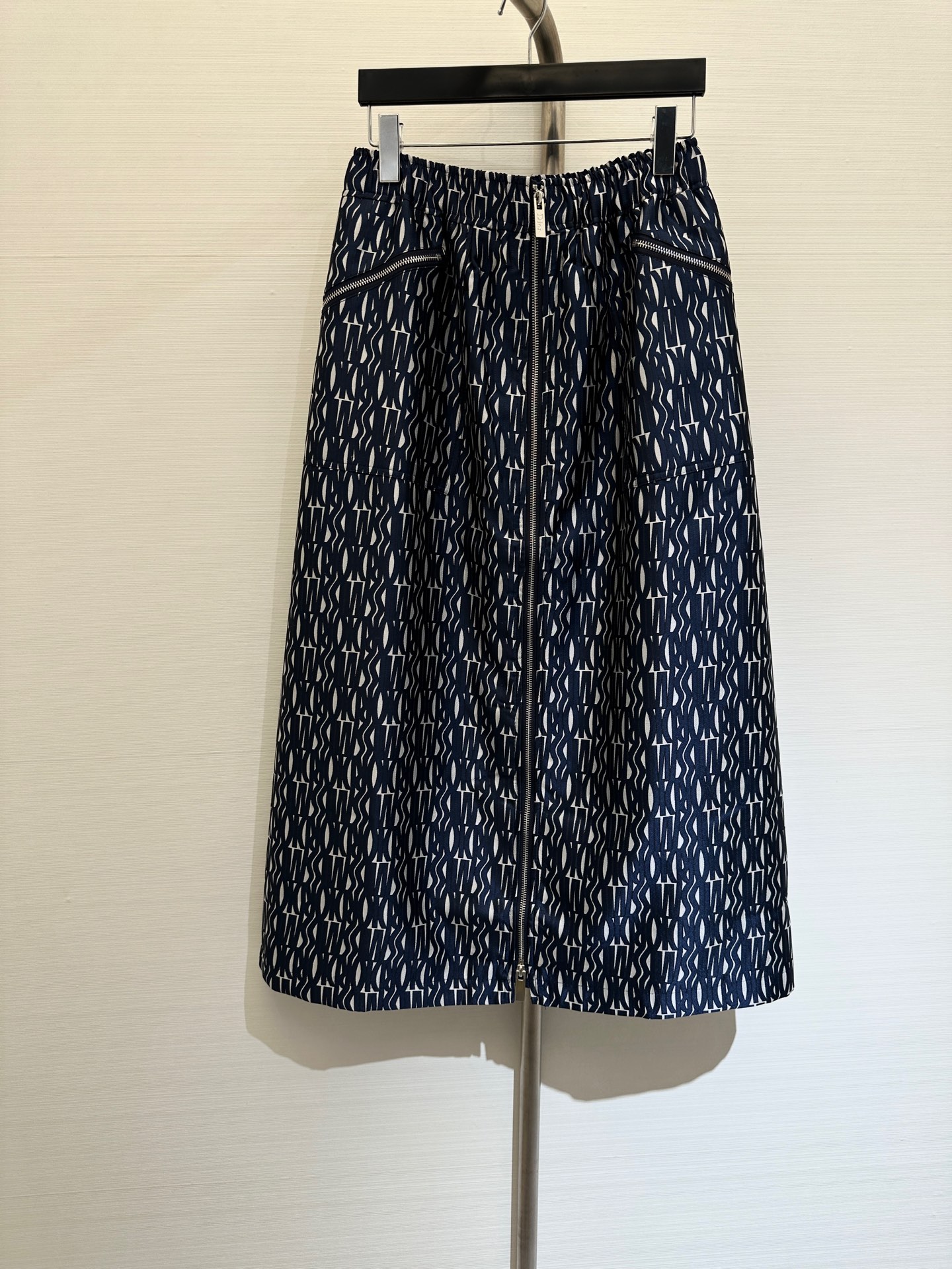 NO:313668,* New early spring style * Jacquard skirt with double side zipper design!  Customized jacquard fabric!  Classic, versatile, fashionable and high-end!  The elegant and charming girlish style is elegant and charming!  A must-have artifact for wardrobe!  The three-dimensional tailoring style makes you look slim, and you highly recommend your own style!  Workmanship quality depends on details. Skirts, alexander wang19860909*  早春新款 *提花系列半裙 双侧拉链设计！定制提花面料！经典百搭时髦又高级！减龄少女风优雅气质又迷人！衣橱必备神器！立体剪裁版型巨显瘦,强烈推荐自留款！做工品质看细节 码数,,skirts,alexander wang,Women's clothing