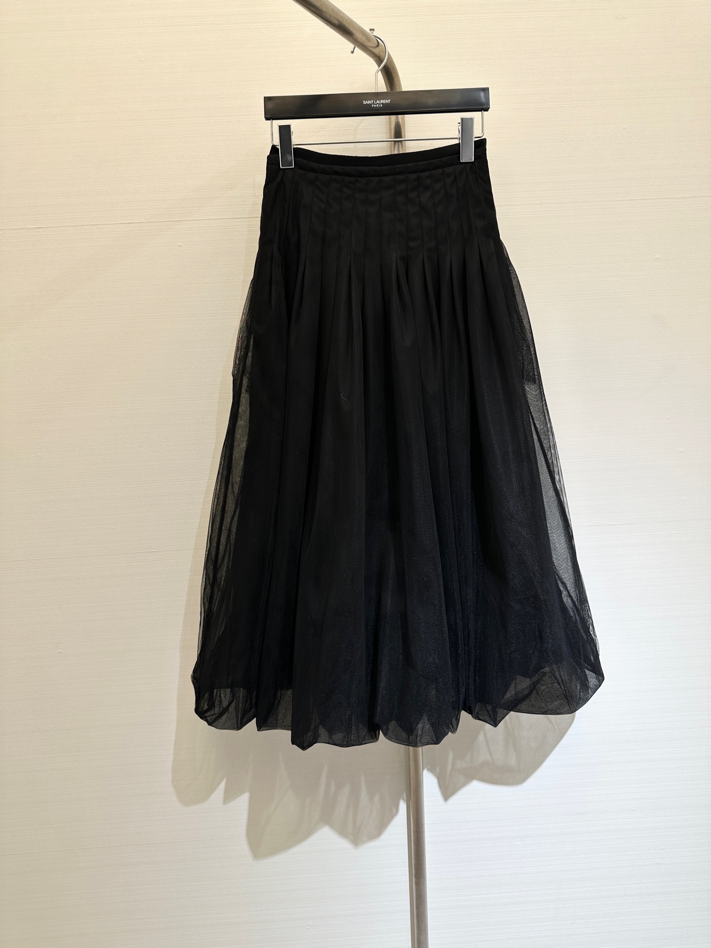NO:313674,* New early spring style perfectly combines retro elegance and punk rebellion. The puffy skirt is elegant and slim on the upper body. The waist is heavy and heavy, the original version is invincible in style. High-quality customization. Size number--,,skirts,alexander wang19860909*  早春新款 完美融合了复古优雅和朋克叛逆 蓬蓬裙摆上身大气显瘦 腰部重工打揽压褶 原版打版 版型无敌棒 高品质定制 码数--,,skirts,alexander wang,Women's clothing