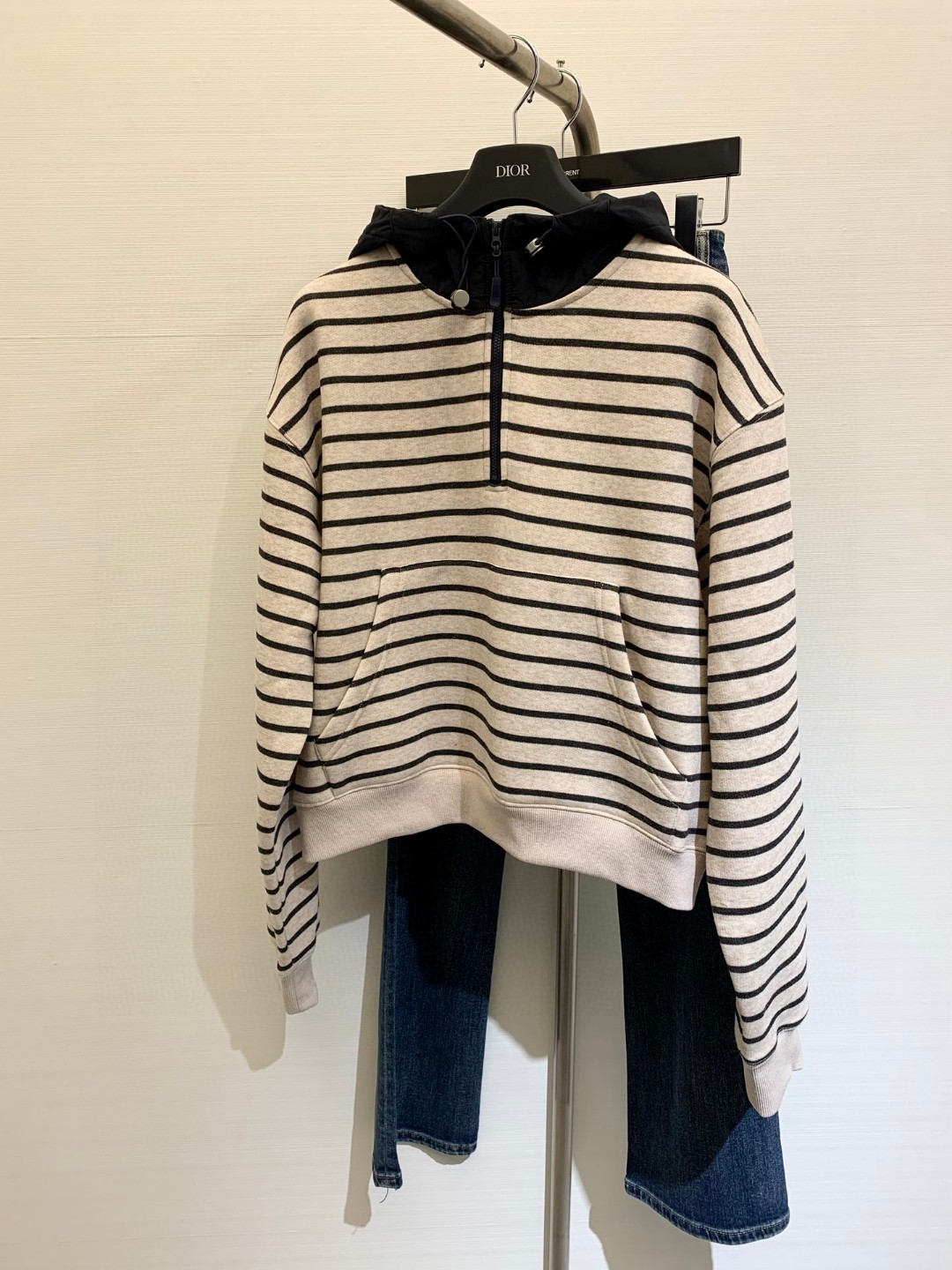 NO:313635,New early spring style with velvet striped hooded sweatshirt, made of cotton and velvet fabric, spliced ​​hooded style, lazy and casual, worn on daily travel or at home. Size, hoodie, sweatshirts, hats, alexander wang19860909早春新款 加绒条纹连帽卫衣,采用棉加绒面料,拼接连帽款,慵懒又休闲,日常出行或居家都穿 码数,,hoodie,sweatshirts,hats,alexander wang,Women's clothing