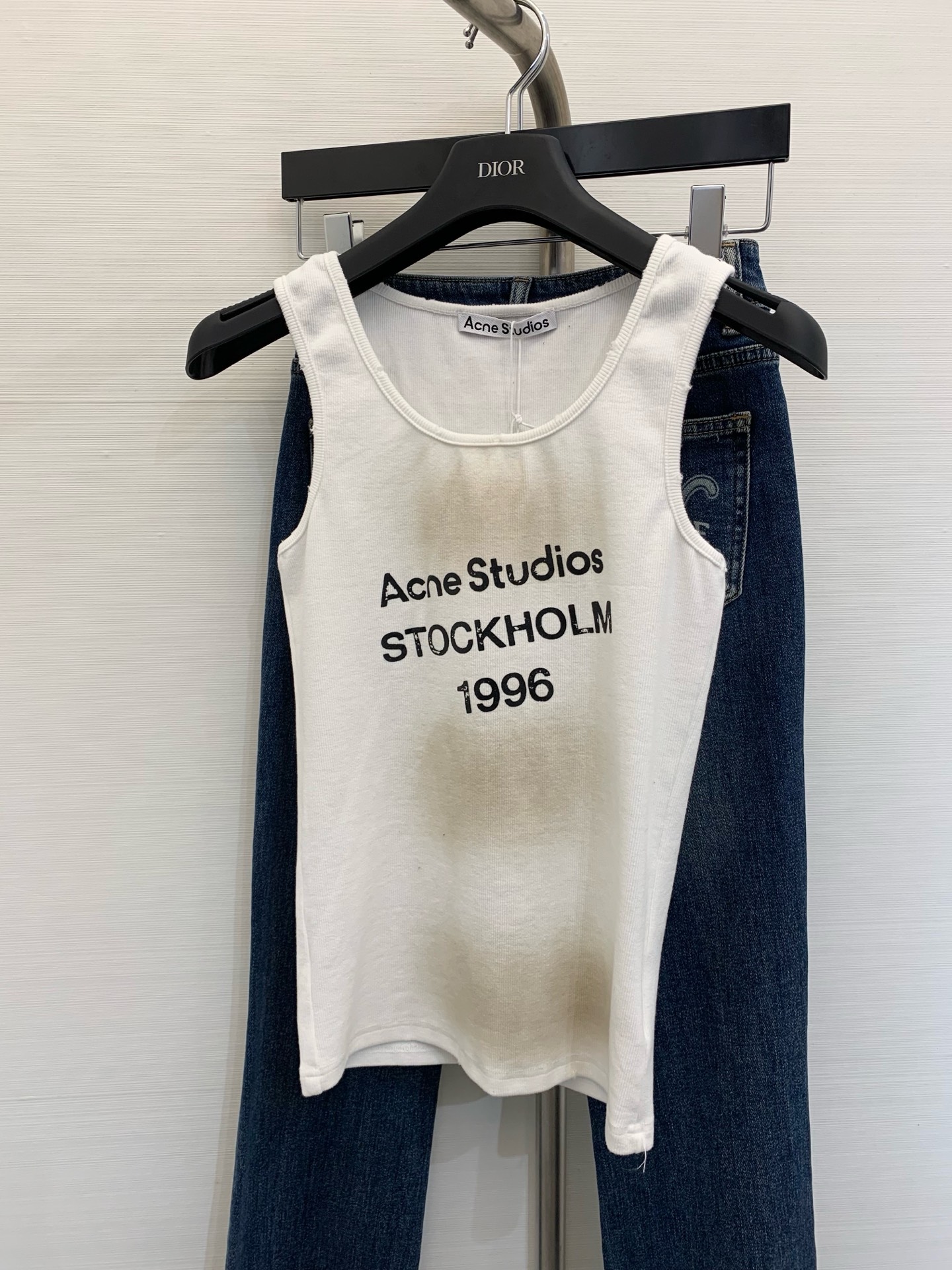 NO:313641,New early spring style, old-fashioned vest, pure cotton fabric with high elasticity and close body comfort, focus on color stir-frying and old-fashioned treatment, high-temperature offset printing on the chest, color black white, code number, alexander wang19860909早春新款 做旧抄色背心,纯棉面料高弹力贴身舒适,重点炒色做旧处理,胸前搭配高温胶印 颜色黑色 白色 码数,,alexander wang,Women's clothing