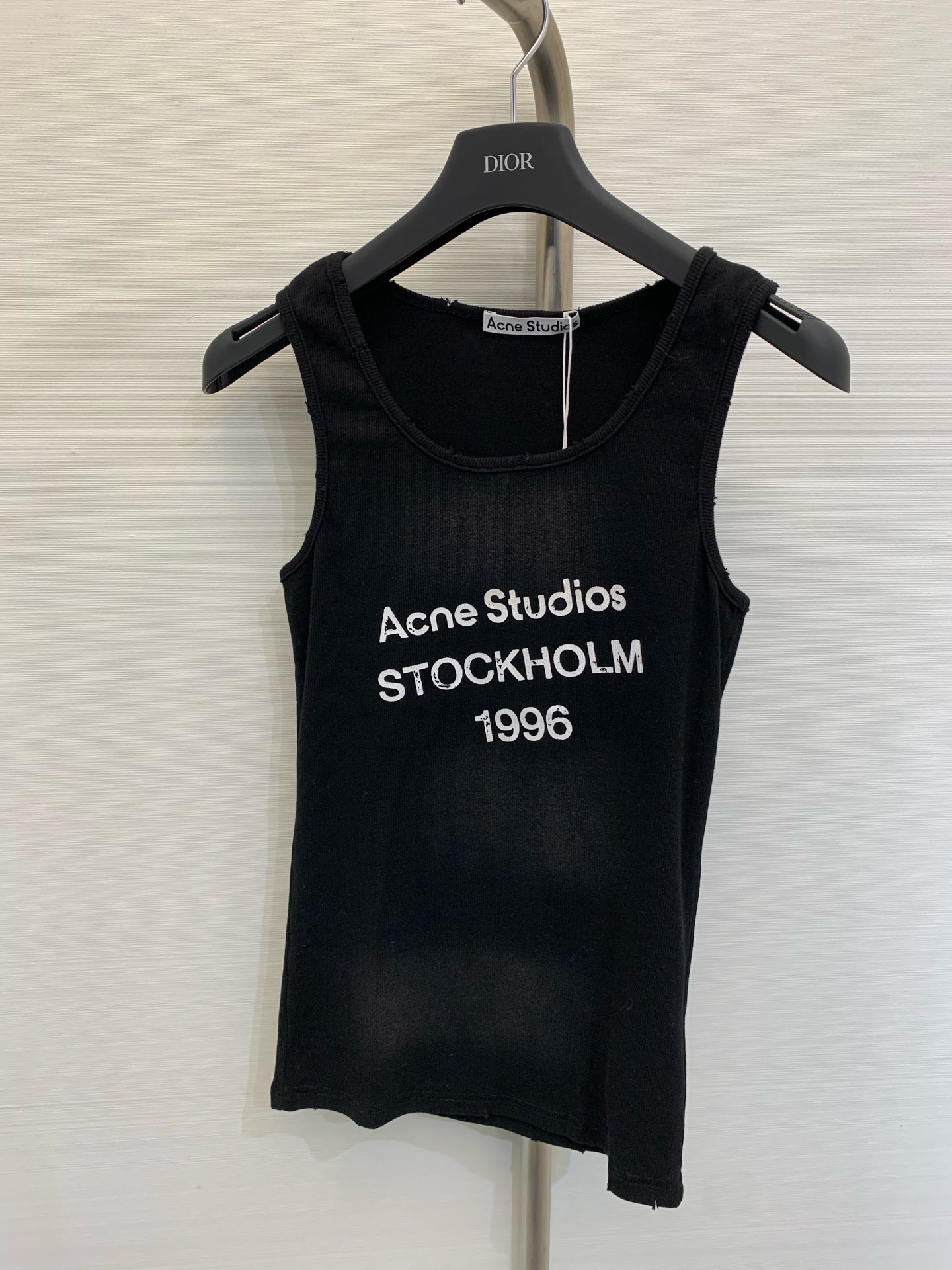 NO:313645,New early spring style, old-fashioned vest, pure cotton fabric with high elasticity and close body comfort, focus on color stir-frying and old-fashioned treatment, high-temperature offset printing on the chest, color black white, code number, alexander wang19860909早春新款 做旧抄色背心,纯棉面料高弹力贴身舒适,重点炒色做旧处理,胸前搭配高温胶印 颜色黑色 白色 码数,,alexander wang,Women's clothing