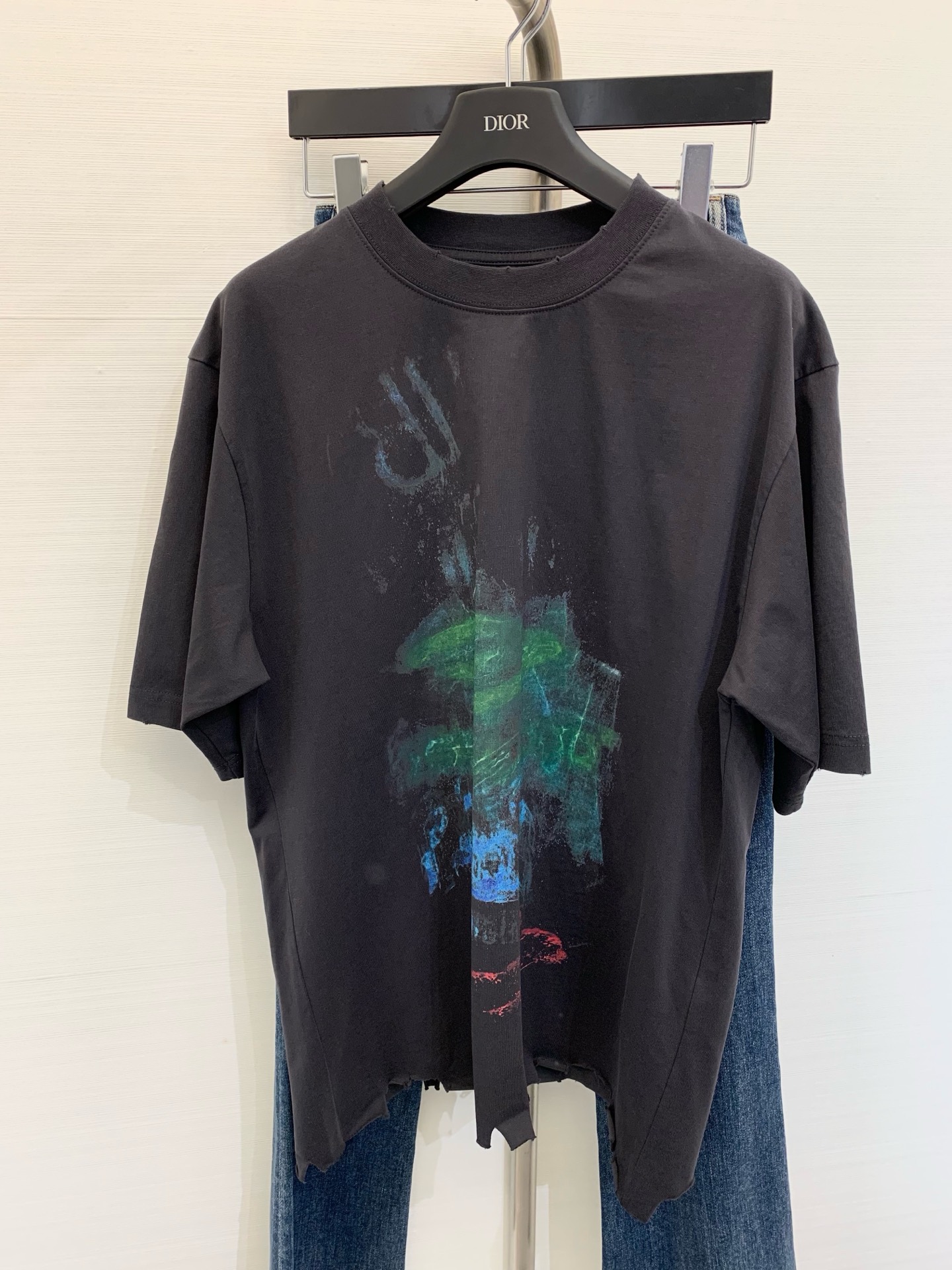 NO:313655,* New early spring style with blurred pattern on the front and back white ink direct spray washing water and destruction of old hem hand-polished short-sleeved shirt, gram heavy, clean cloth, overweight craftsmanship, loose shoulder-length style, same model for men and women, size, T-shirt, alexander wang19860909*  早春新款 前后面模糊图案白墨直喷洗水磨烂破坏做旧下摆手工打磨短袖恤,克重克,布面干净,超重工艺,版型釆用宽松落肩版型,男女同款 码数,,T-shirt,alexander wang,Women's clothing