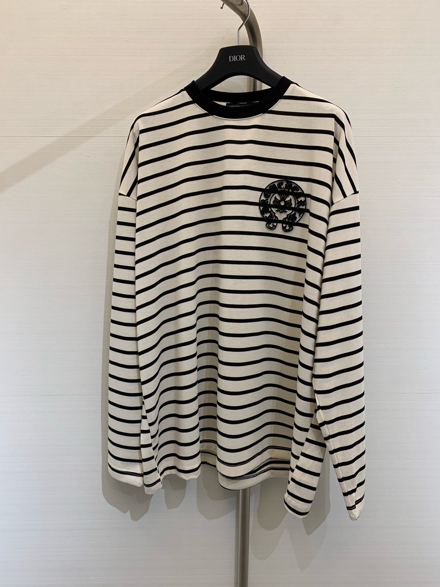 NO:313700,Croxin, a new early spring style flocked striped long-sleeved shirt, classic black and white color combination is beautiful and easy to match, a must-have for commuting, and a single layering is very outstanding. Size, chrome hearts, alexander wang19860909克罗心  早春新款 植绒条纹长袖恤,经典黑白配色好看又好搭,通勤必备,单穿叠搭都很出彩 码数,,chrome hearts,alexander wang,Women's clothing