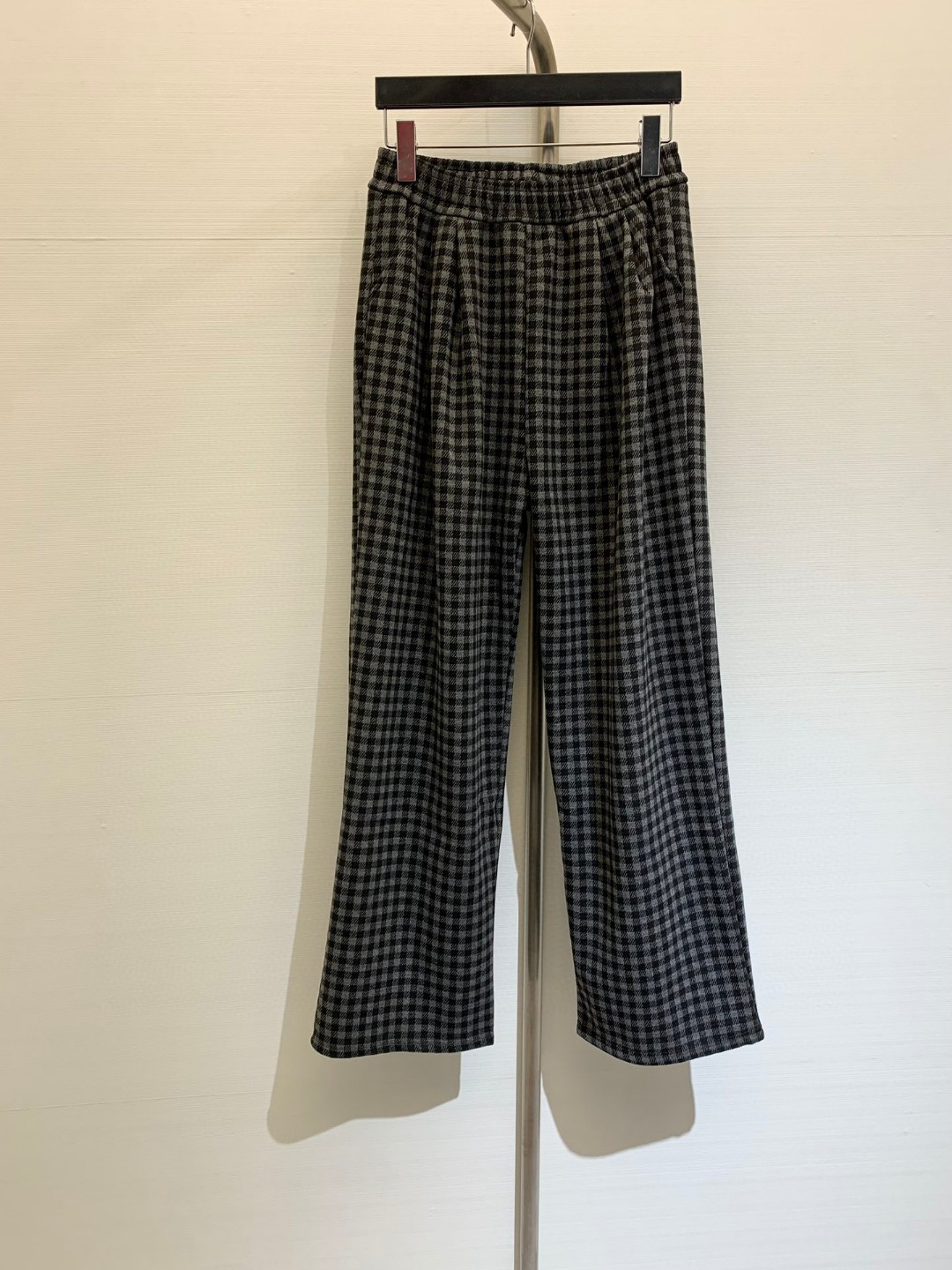 NO:314424,New autumn and winter style retro velvet plaid casual trousers, customized velvet plaid fabric, loose straight-tube style, whether paired with coats or down sweaters, it looks slim and casual. Color brown gray Size, sweaters, down jacket, alexander wang19860909秋冬新款 复古加绒格纹休闲长裤,定制加绒格子面料,宽松直筒版型,无论搭配大衣、羽绒毛衣都很好看,显瘦又休闲 颜色咖色 灰色 码数,,sweaters,down jacket,alexander wang,Women's clothing