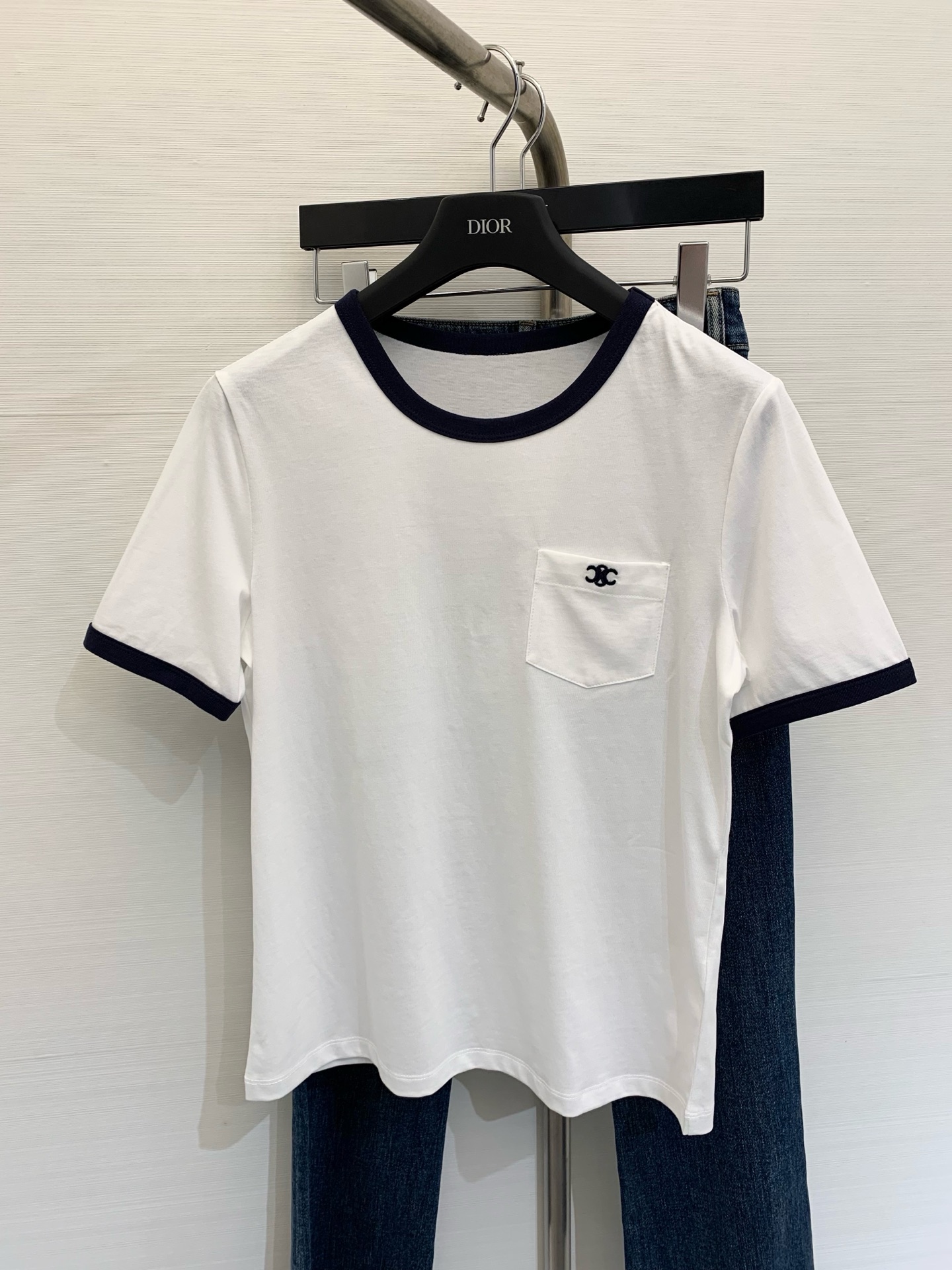 NO:314434,* New early spring style contrasting embroidered logo shirt, custom pure cotton fabric, soft and comfortable, embroidered with embroidered logo, age-reducing vitality, essential items for girls, the highest quality, welcome to compare size, alexander wang19860909*  早春新款 撞色刺绣徽标 恤,定制纯棉面料,柔软舒适,采用刺绣徽标点缀,减龄活力,女生必备单品,最高品质,欢迎对比 码数,,alexander wang,Women's clothing