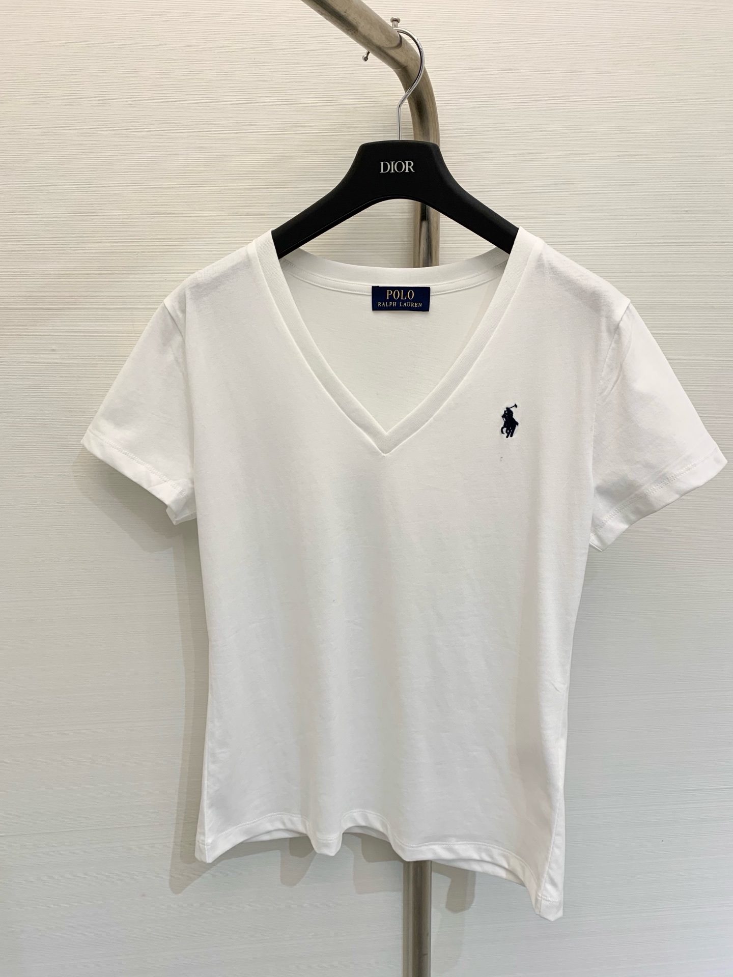 NO:314431,New early spring style white collar, simple classic style, low-key high-end feel, super high-end matching, using a full cotton fabric and a baby version of the fabric, this simple shirt will never be too much. Size number, alexander wang19860909早春新款 白色领恤,简约的经典款,低调的高级感,搭配性超高,采用支全棉面料,婴儿版的面料,这种简约恤永远也不嫌多 码数,,alexander wang,Women's clothing