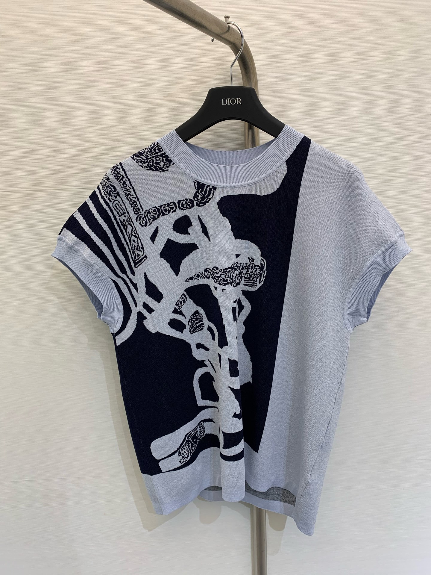 NO:314408,* New early spring style with gorgeous bridle knit short-sleeved pullover, mulberry silk fabric, decorated with the latest elements!  Contrast color tube-shaped double-sided jacquard 