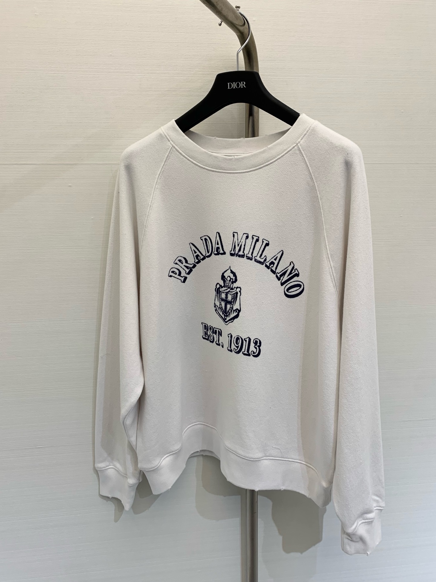 NO:316357,Prad* 25Ss Early Spring New Style, Old Letter Printed Round Neck Sports Sweatshirt, High-end Production!  Threaded neck cuff trim, back collar contrast knitted triangle logo, plus wool ring cotton, soft and fleshy close-fitting, not dry at all, hand-matched hole treatment with a little craftsmanship. The workmanship is really amazing. Fashion items that cannot be refused~ SML, prada, hoodie, sweatshirts, alexander wang19860909Prad* 25Ss 早春新款 做旧字母印花圆领运动卫衣,高版出品！螺纹领口袖口饰边,后领撞色针织三角标识,加绒毛圈棉质细腻舒适感,是柔软又有肉感的贴身一点都不干涩,手工磨破破洞处理带点工艺点.做工真的超级赞 无法拒绝的时尚单品～ 码数SML,,prada,hoodie,sweatshirts,alexander wang,Women's clothing