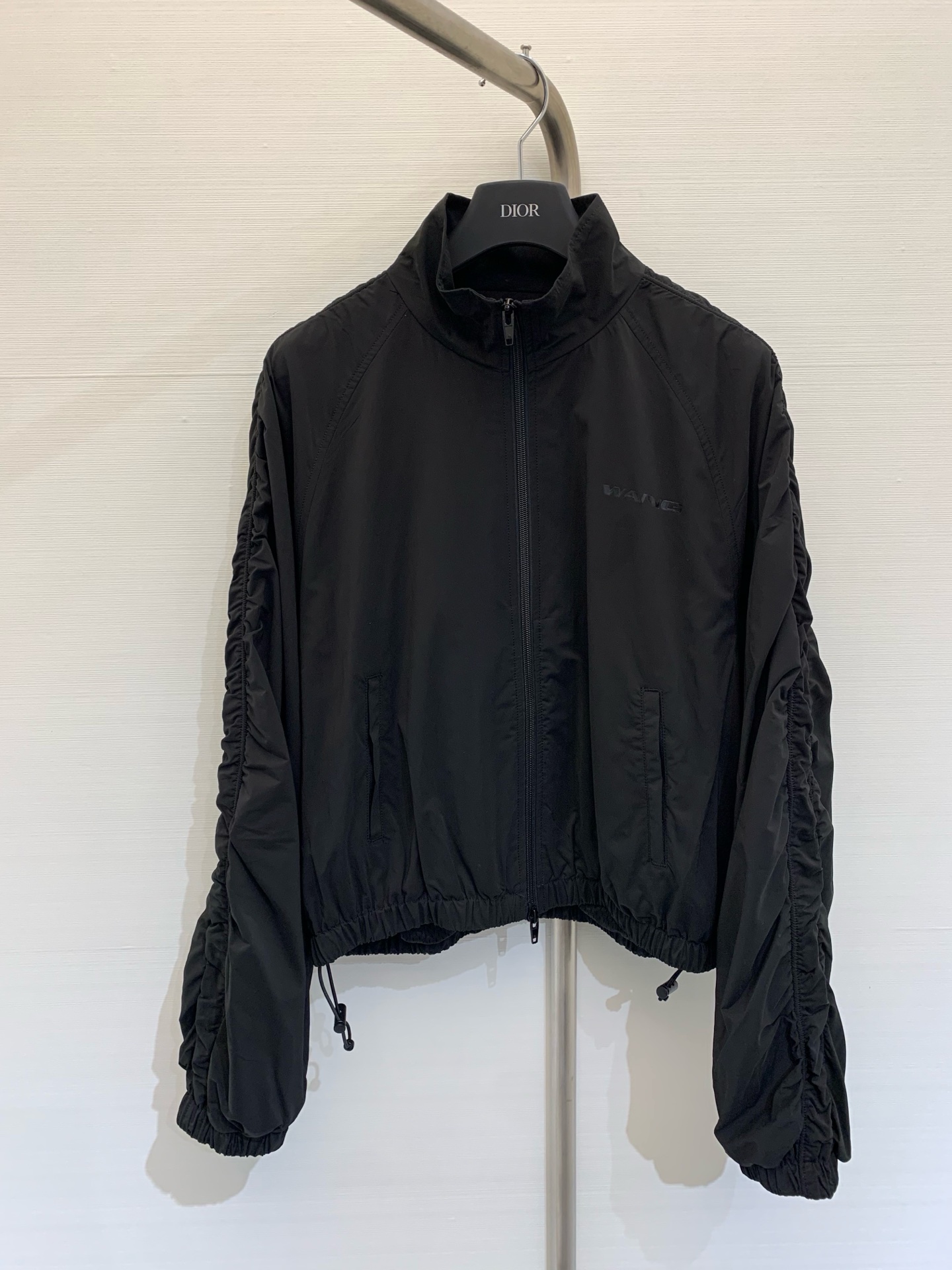 NO:307272,New early spring style, classic double zipper stand-up collar jacket casual shorts suit, clean and neat cut, thick and wide fabric, loose style, comfortable and unrestrained, full of casual retro style, shorts, slim and great to wear, with a belly-closing effect, fashionable and exquisite love, comfortable and stylish, full of design sense, easy to shape super long legs, cool set of matches, shorts, jackets & coats, alexander wang19860909早春新款 经典双拉链立领外套休闲短裤套装 干净利落的裁剪,面料厚实挺阔有型,宽松版型,穿着舒适无束缚感,满满的随性复古风 短裤搭配显高显瘦巨好穿,自带收腹效果,时髦精的大爱,舒适有型两不误 满满的设计感,轻松塑造超长腿型,酷酷的一套搭 码数,,shorts,jackets & coats,alexander wang,Women's clothing