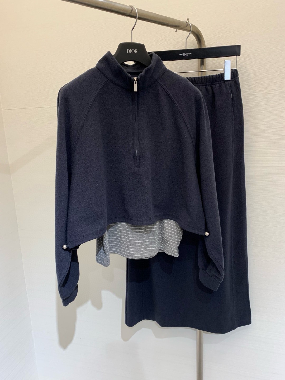 NO:307789,celine 2025 spring and summer new style casual three-piece suit, short long-sleeved top cardigan striped vest skirt, full of Korean style, one set invincible color gray hidden blue SML, celine, skirts, alexander wang19860909celine 2025 春夏新款 休闲三件套套装,短款长袖上衣开衫条纹背心半裙,满满的韩系风格,一套搭配无敌 颜色灰色 藏蓝 码数SML,,celine,skirts,alexander wang,Women's clothing