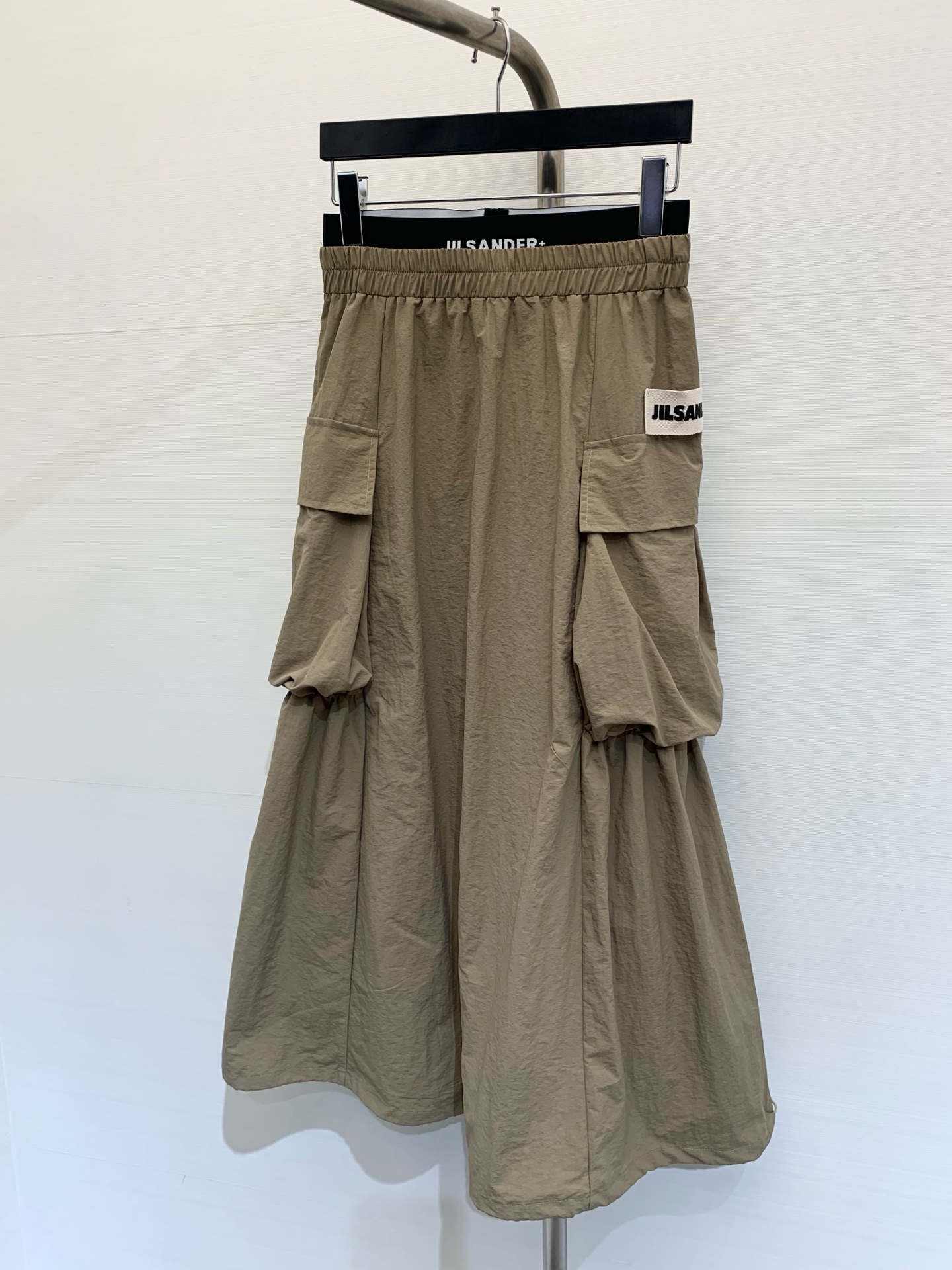 NO:307764,New early spring style, elastic waist work dress, this work dress must be given full marks, a hot girl American style, the upper body is definitely the king! Korean fabric, the upper body is very comfortable, the elastic design is adjusted at will at will, perfectly wear three to seven-point body proportions, color card color, black, size, skirts, alexander wang19860909早春新款 松紧腰工装裙,这条工装裙必须打满分 妥妥的辣妹美式风格 上身绝对是王炸！韩国面料 上身特别舒服,腰部隨意调节的松紧设计 完美穿出三七分身材比例 颜色卡色 黑色 码数,,skirts,alexander wang,Women's clothing