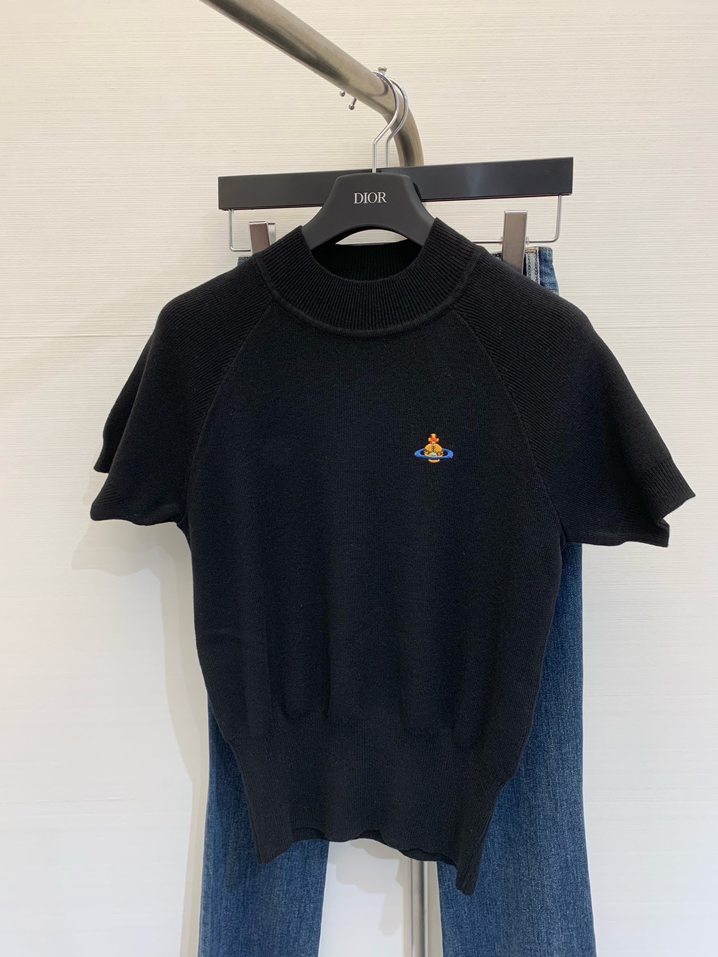 NO:308319,Vivienne Westwood Queen Mother 2025 Spring and Summer New Saturn embroidered slim knitted sleeve, a single item that is super suitable for inner wear. SML P, alexander wang19860909VivienneWestwood 西太后 2025 春夏新款 土星刺绣修身针织套头,超适合内搭的一款单品 码数SML P,,alexander wang,Women's clothing