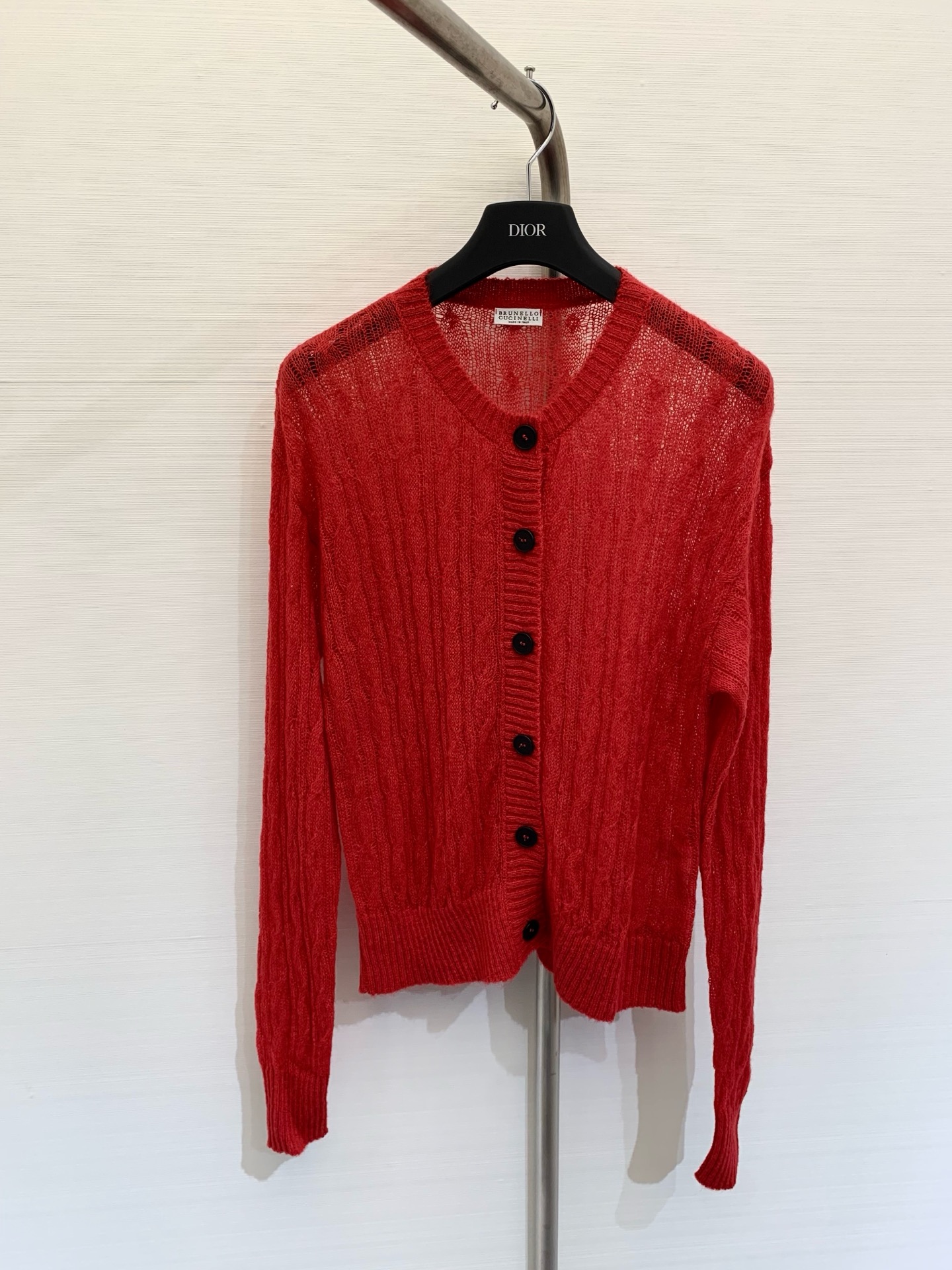 NO:308903,New early spring style mohair knitted cardigan, this color is so exciting, retro and fashionable, with a sense of atmosphere, the mohair fabric is light and soft, it looks like it is surrounded by clouds, warm and beautiful. Color red, black, code number, alexander wang19860909早春新款 麻花马海毛针织开衫,这颜色太戳人了,复古又时髦,自带氛围感,马海毛面料轻盈柔软,穿上像被云朵包围,保暖又好看 颜色红色 黑色 码数,,alexander wang,Women's clothing