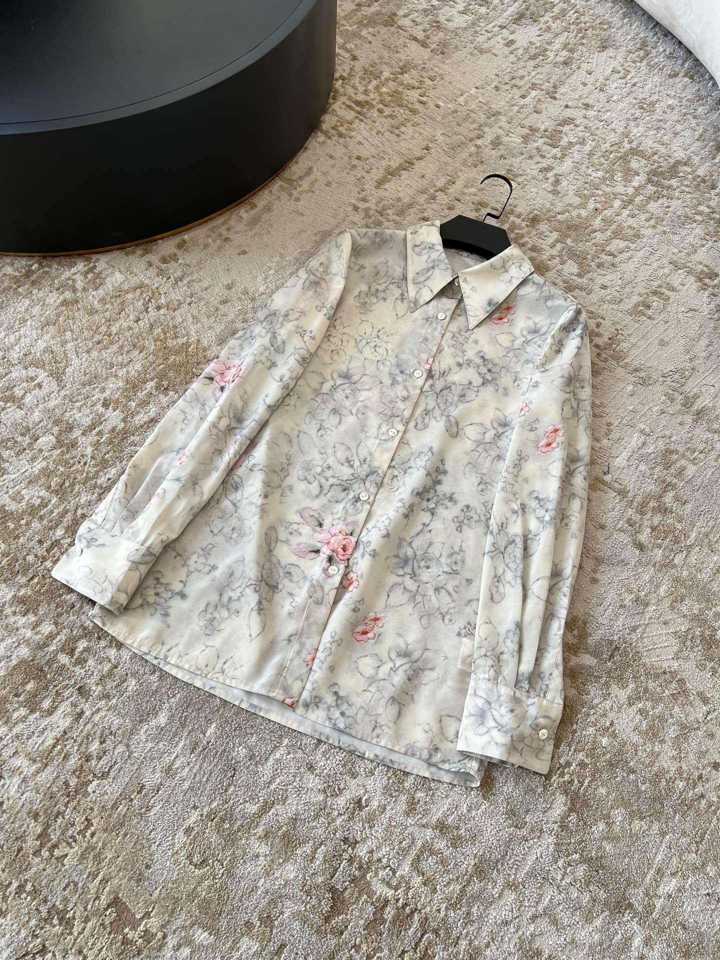 NO:310440,* New early spring style, small bee embroidered high-end silk shirt, a shirt with many details, double-sided organ pleated design, side embroidered little bee, two pleated trumpet cuffs are very beautiful, strap bow, elegant and generous Size, Shirts, alexander wang19860909*  早春新款 小蜜蜂刺绣高级人丝衬衫,超多细节的一件衬衫 双侧风琴百褶设计,侧边刺绣小蜜蜂 两个百褶喇叭袖口非常好看,绑带蝴蝶结,优雅大方 码数,,shirts,alexander wang,Women's clothing