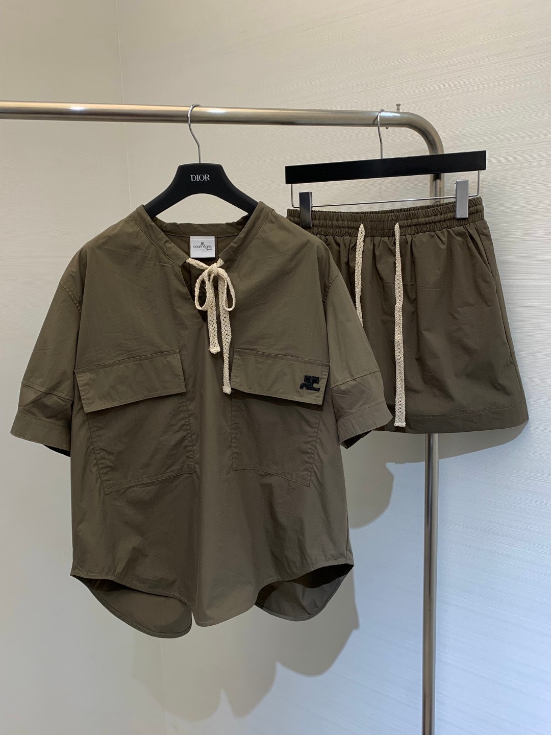 NO:310434,New summer style wide sun protection suit, pullover skirt, contrasting collar and skirt lace design, classic ancient unbounded embellishment, large-scale design for workwear, casual and age-reducing, no need to worry about going out, color hidden blue olive green, code number, skirts, alexander wang19860909夏季新款 阔版防晒套装,套头半裙,领子和半裙撞色系带设计,经典古未界点缀,工装风大版型设计,休闲减龄,一套出门不用纠结 颜色藏蓝 橄榄绿 码数,,skirts,alexander wang,Women's clothing