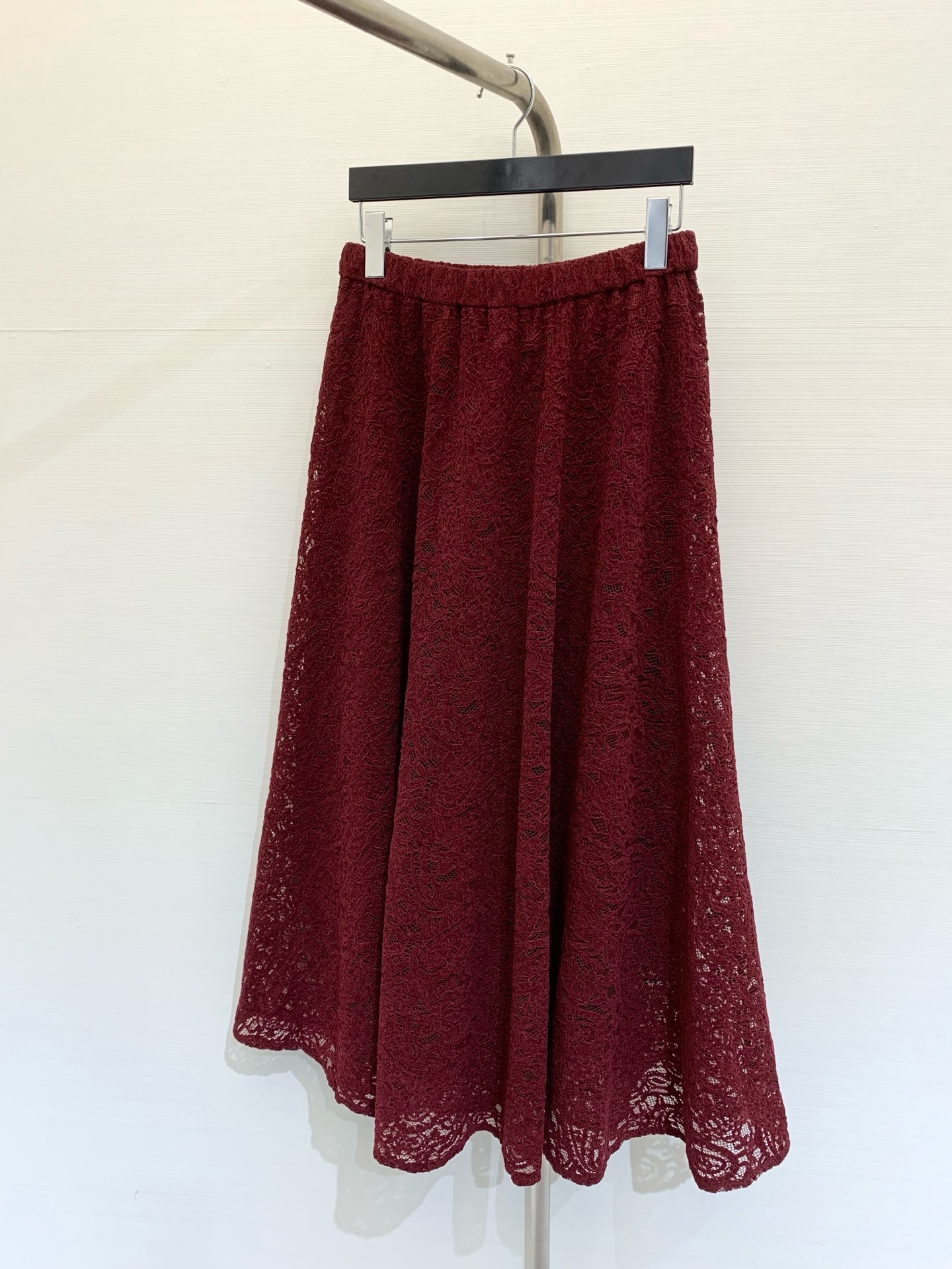 NO:310452,Dio* 2025 early spring new style vacation series lace skirt elegant and elegant custom lace fabric exquisite and high-end three-dimensional tailoring style upper body celebrity elegant and noble high-quality customization color black red SMLXL,,dior,skirts,alexander wang19860909Dio* 2025 早春新款 度假系列蕾丝半裙 优雅大方 定制蕾丝面料精致高级 立体剪裁版型上身名媛优雅高贵 高品质定制 颜色黑色 红色 码数SMLXL,,dior,skirts,alexander wang,Women's clothing