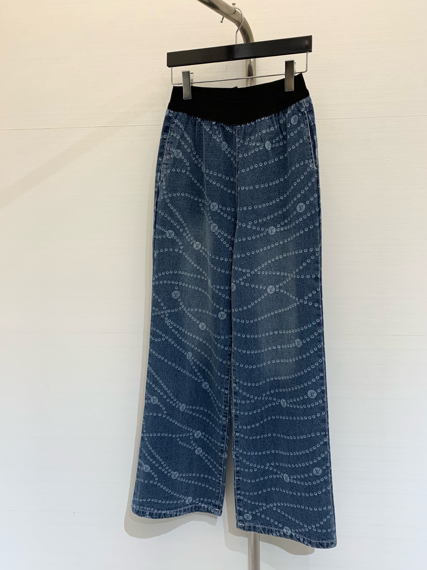 NO:311955,1V early spring new style letter printed logo jeans, elastic waist contrast design, full logo printing technology, micro-flare pants style makes you look slim and age-reducing and not picky about people SML, jeans, alexander wang198609091V  早春新款 字母印花Logo牛仔裤,松紧腰撞色设计,满Logo印花工艺,微喇裤版型显瘦减龄不挑人 码数SML,,jeans,alexander wang,Women's clothing