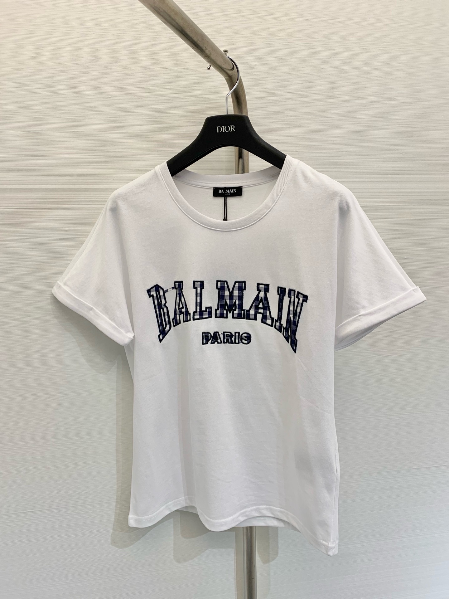 NO:311984,Balmain 2025 spring and summer new style embroidered patch logo T-shirt, round neck bat sleeve design, suitable for casual commuting. Color navy blue white. SML P,,balmain,tees, t-shirt,alexander wang19860909Balmain 2025 春夏新款 刺绣贴饰LogoT恤,圆领蝙蝠袖设计,休闲通勤都合适 颜色藏蓝色 白色 码数SML P,,balmain,tees，t-shirt,alexander wang,Women's clothing