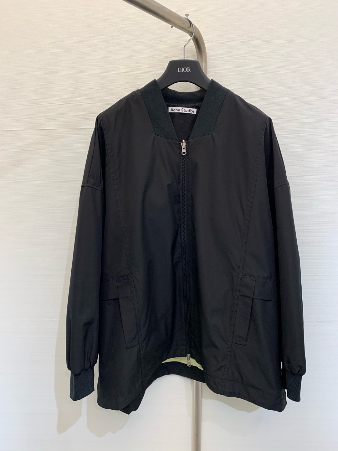 NO:312383,New early spring style with letter windbreaker jacket with contrasting color lining design, letter printing is particularly connotation, embroidered letters behind, minimalist and comfortable code number, jackets & coats, alexander wang19860909早春新款 后饰字母风衣外套,撞色里衬设计,字母印花特别有内涵,背后刺绣字母,极简舒适 码数,,jackets & coats,alexander wang,Women's clothing