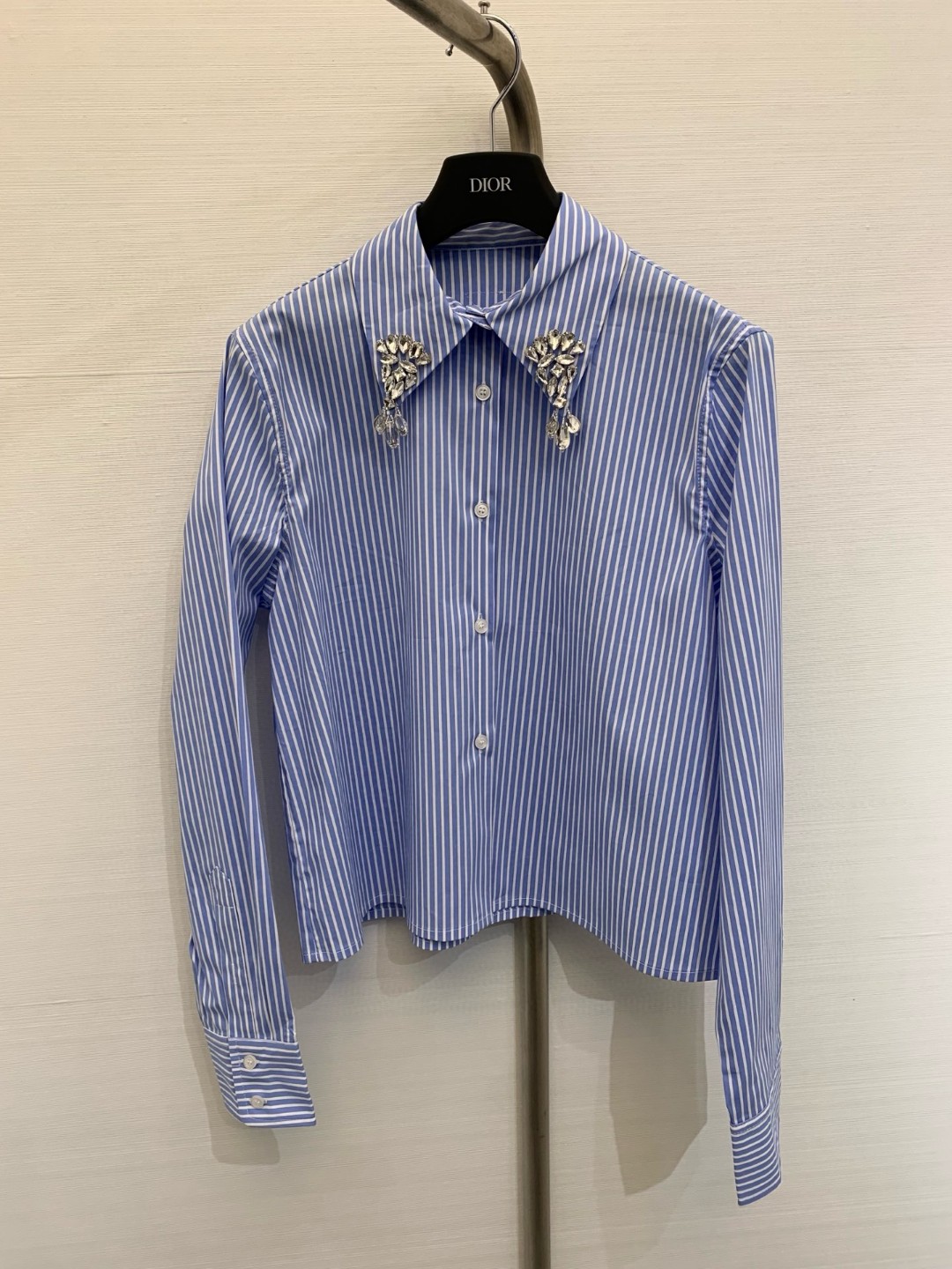 NO:312389,* New early spring style logo diamond embroidered poplin texture shirt, heavy-duty hand-drilled diamond, customized cotton shirt fabric, single-pass layered all look good, classic style, spot delivery code number, shirts, alexander wang19860909*  早春新款 徽标钻饰刺绣府绸质感衬衫,重工手工钻,定制纯棉衬衣面料,单传叠穿都好看,经典款,现货发 码数,,shirts,alexander wang,Women's clothing