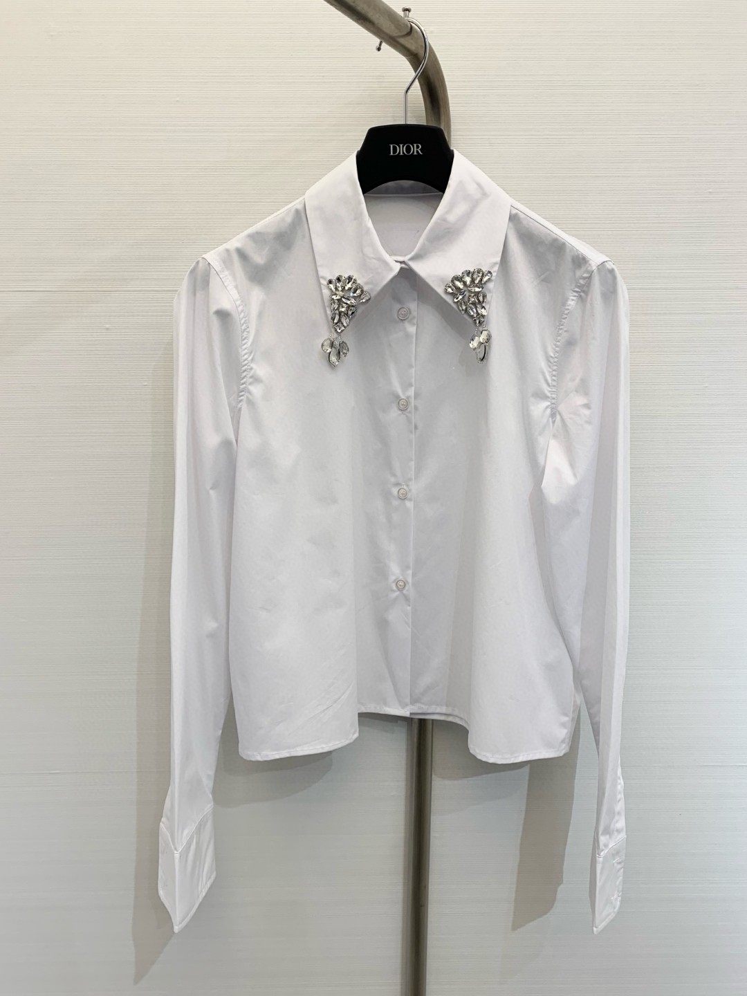 NO:312395,* New early spring style logo diamond embroidered poplin texture shirt, heavy-duty hand-drilled diamond, customized cotton shirt fabric, single-pass layered all look good, classic style, spot delivery code number, shirts, alexander wang19860909*  早春新款 徽标钻饰刺绣府绸质感衬衫,重工手工钻,定制纯棉衬衣面料,单传叠穿都好看,经典款,现货发 码数,,shirts,alexander wang,Women's clothing
