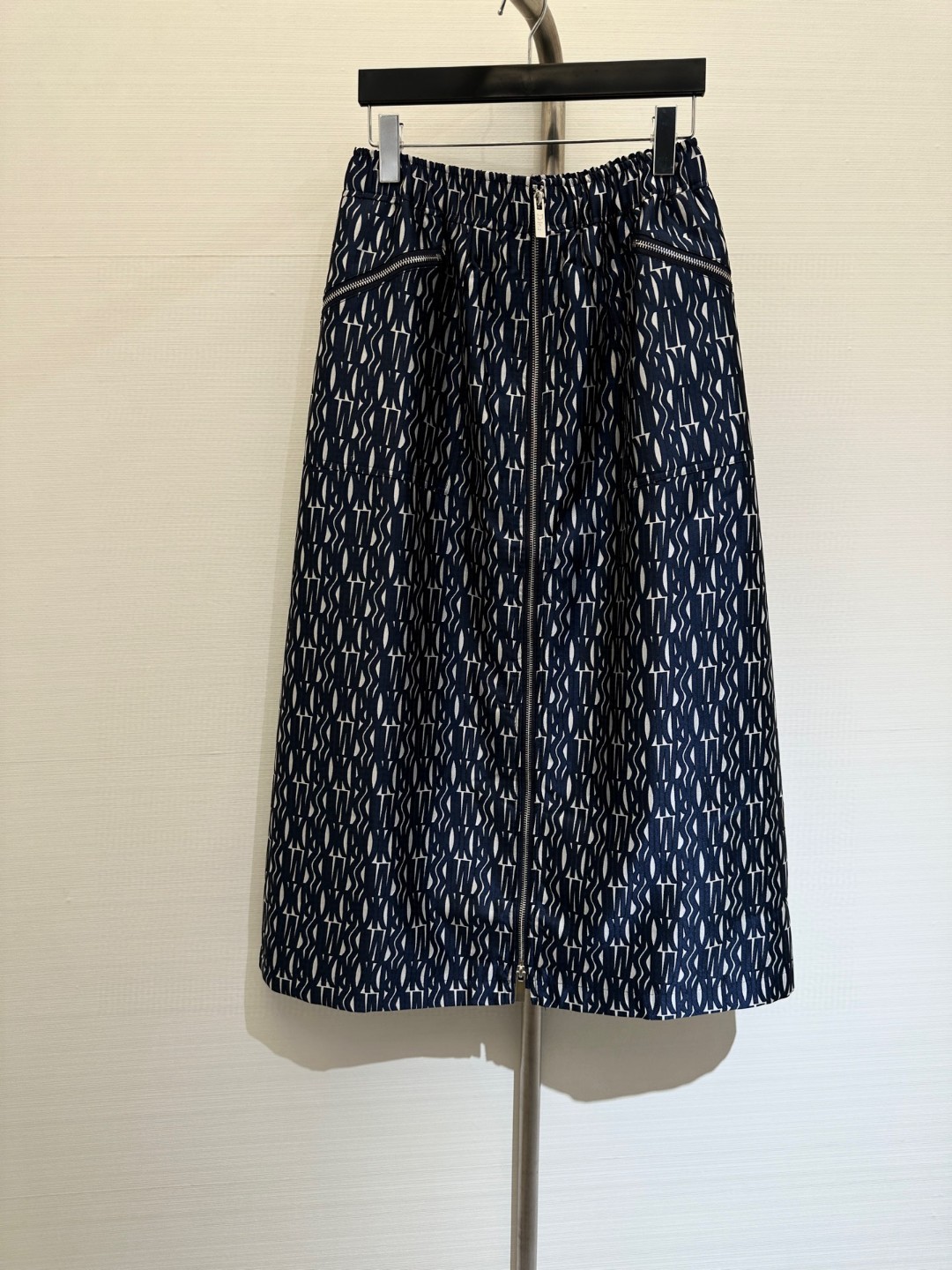 NO:312995,* New early spring style * Jacquard skirt with double side zipper design!  Customized jacquard fabric!  Classic, versatile, fashionable and high-end!  The elegant and charming girlish style is elegant and charming!  A must-have artifact for wardrobe!  The three-dimensional tailoring style makes you look slim, and you highly recommend your own style!  Workmanship quality depends on details. Skirts, alexander wang19860909*  早春新款 *提花系列半裙 双侧拉链设计！定制提花面料！经典百搭时髦又高级！减龄少女风优雅气质又迷人！衣橱必备神器！立体剪裁版型巨显瘦,强烈推荐自留款！做工品质看细节 码数,,skirts,alexander wang,Women's clothing