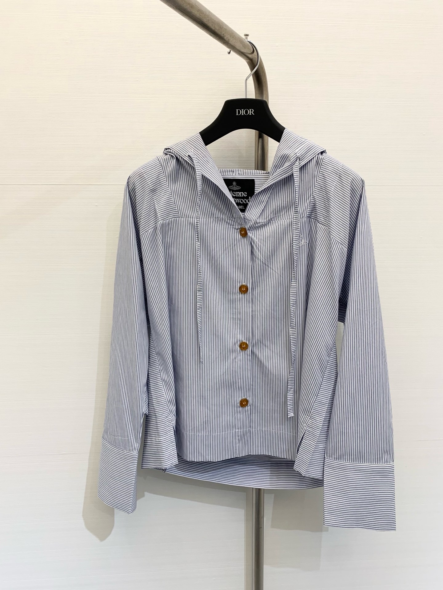 NO:320929,Vivienne Westwood Queen Mother 2025 Spring and Summer New Style Striped Hooded Shirt, Embroidered Saturn Design, Loose and Large Style Not Picky, Hem Slit, High-version SML P, Hats, Alexander Wang19860909VivienneWestwood 西太后 2025 春夏新款 条纹连帽衬衣,刺绣土星设计,宽松大版型不挑人,下摆开叉小心机,高版本 码数SML P,,hats,alexander wang,Women's clothing